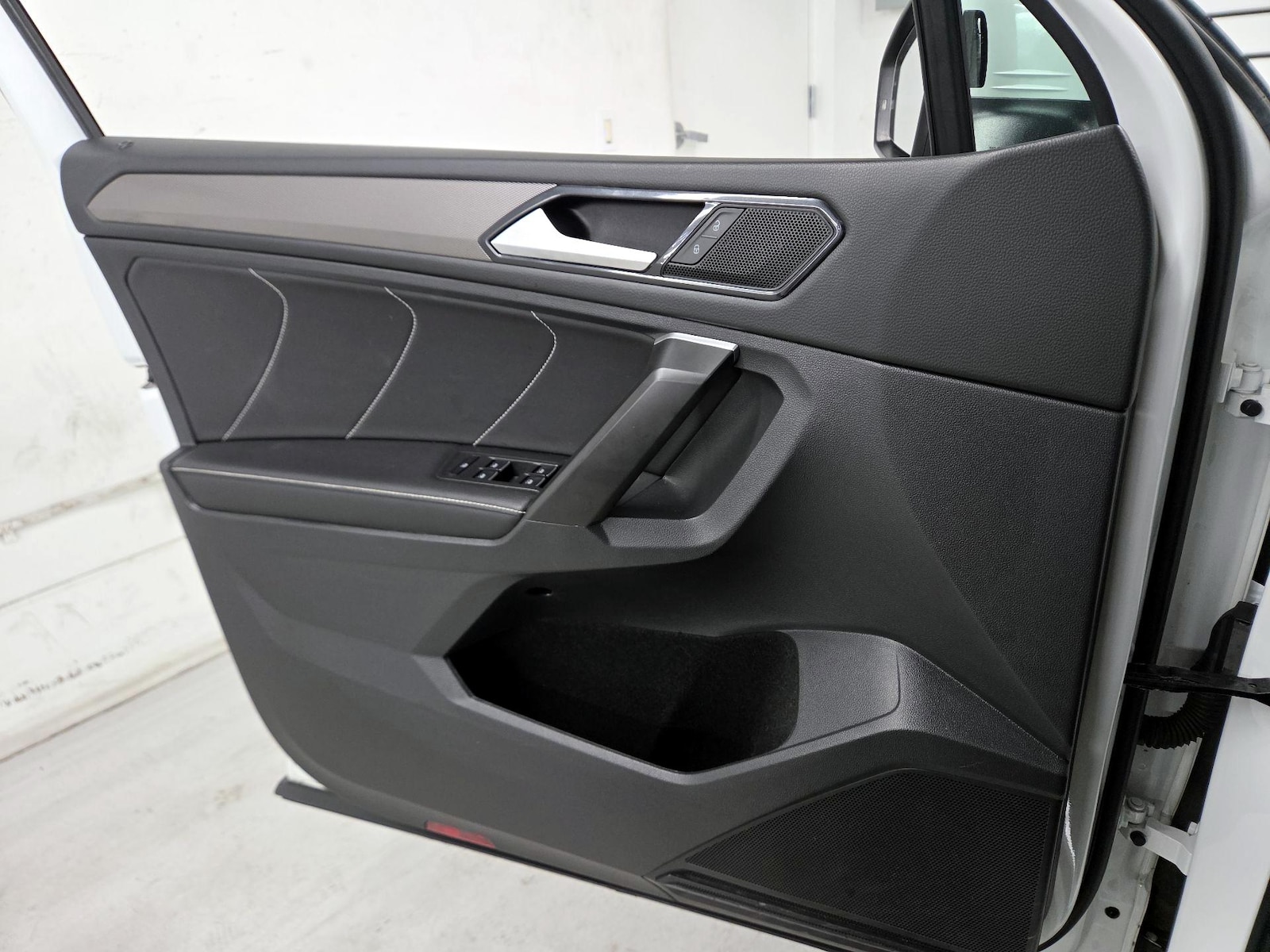 2023 Volkswagen Tiguan SE - Photo 13