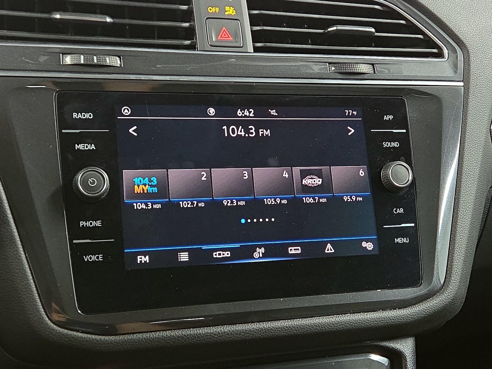 2023 Volkswagen Tiguan SE - Photo 15