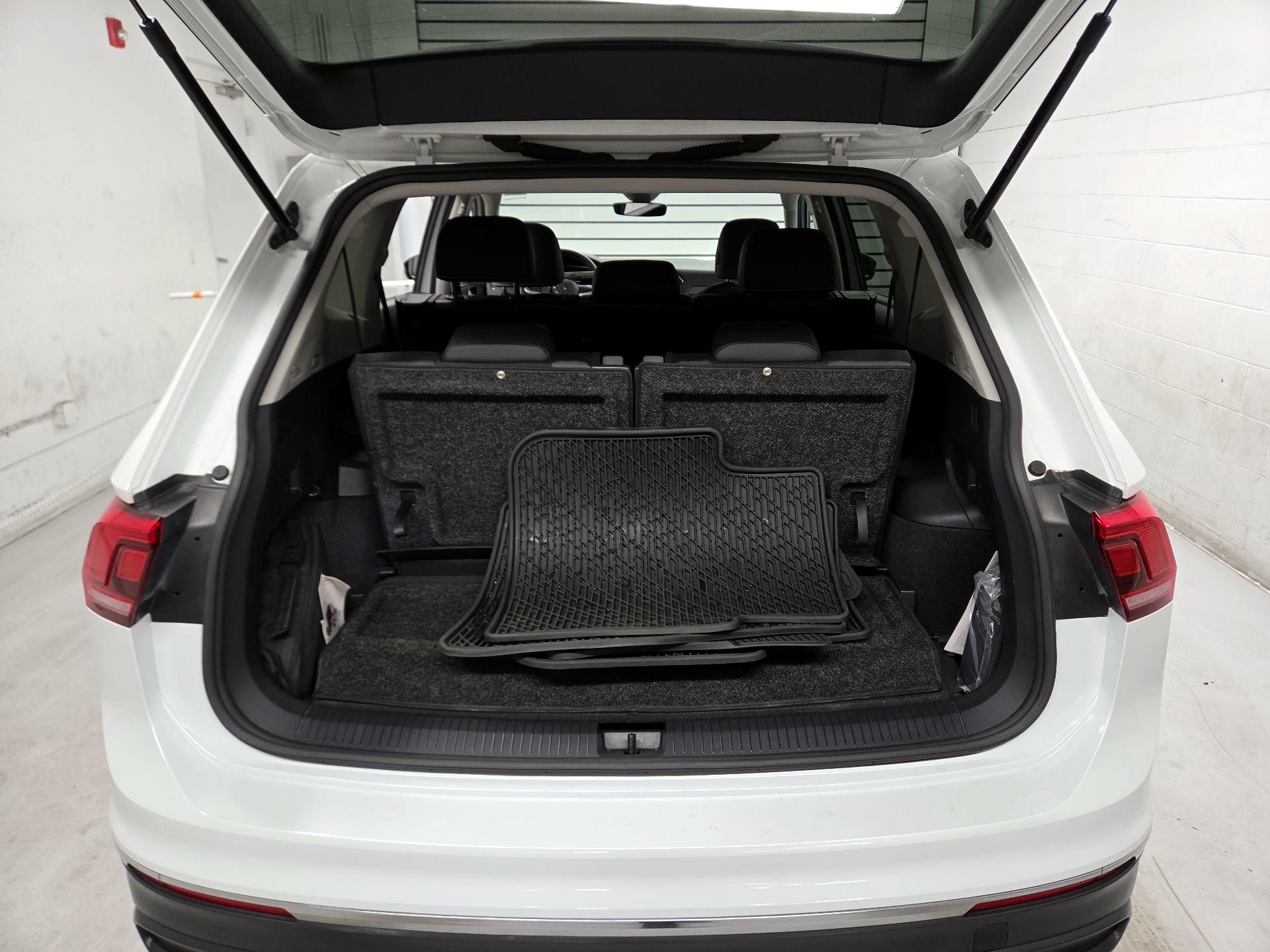 Thumbnail: 2023 Volkswagen Tiguan - 18