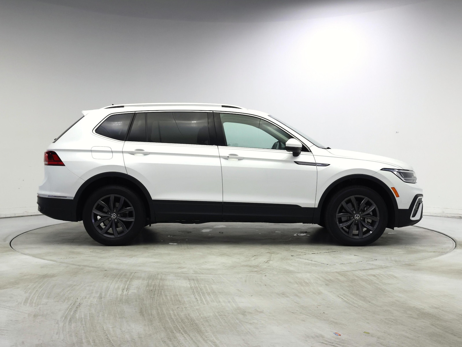 2023 Volkswagen Tiguan SE - Photo 8