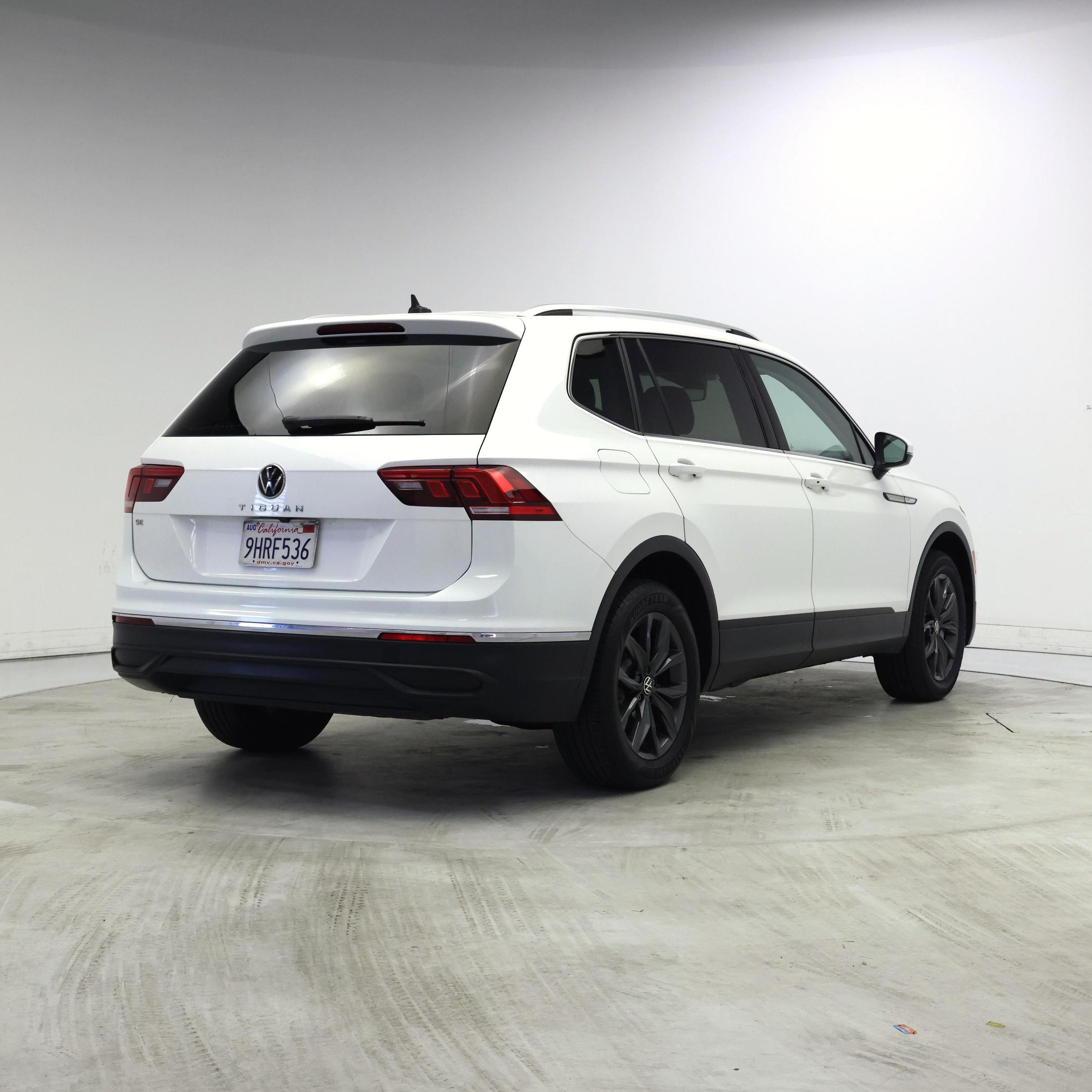 Thumbnail: 2023 Volkswagen Tiguan - 8