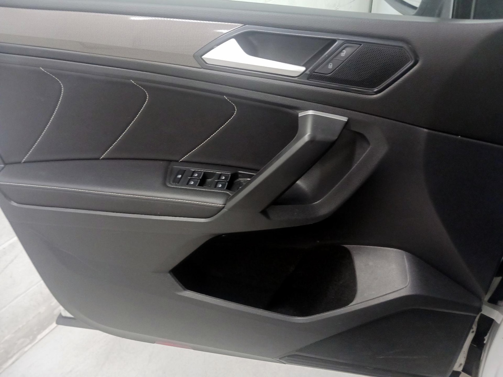 2023 Volkswagen Tiguan SE - Photo 13