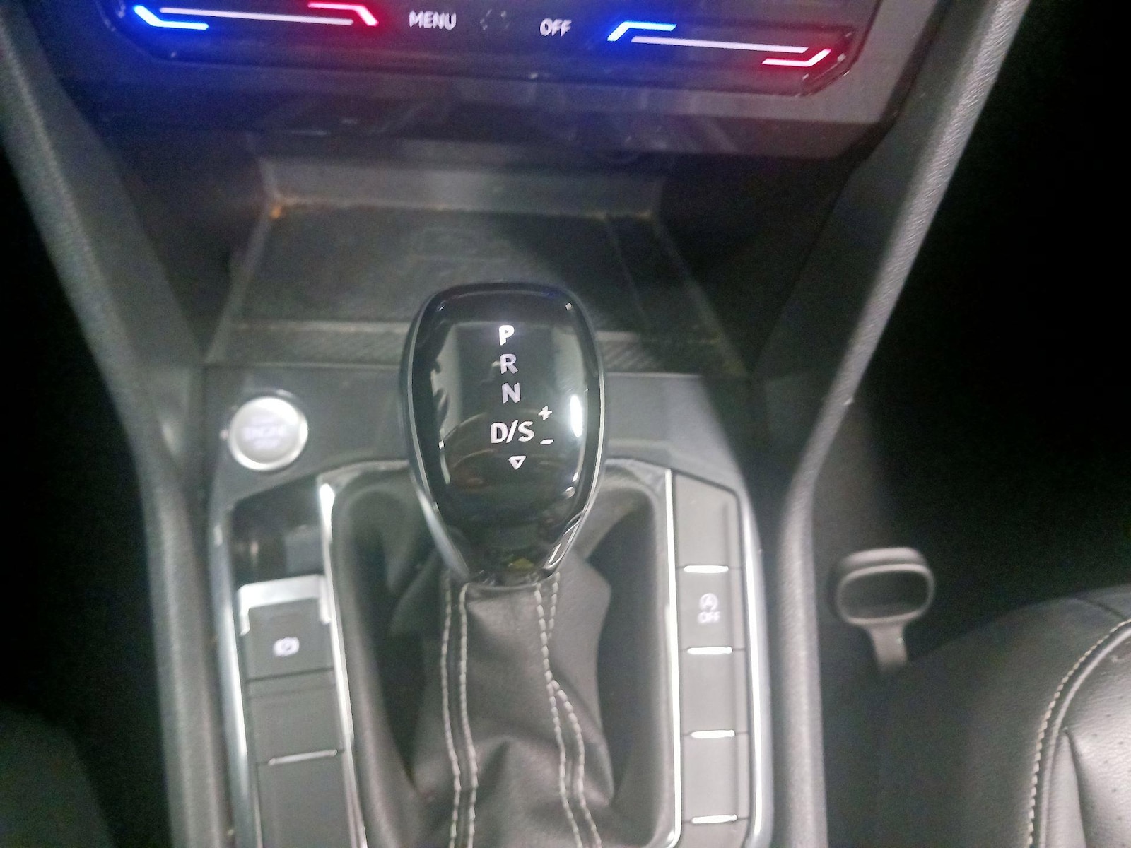 2023 Volkswagen Tiguan SE - Photo 18