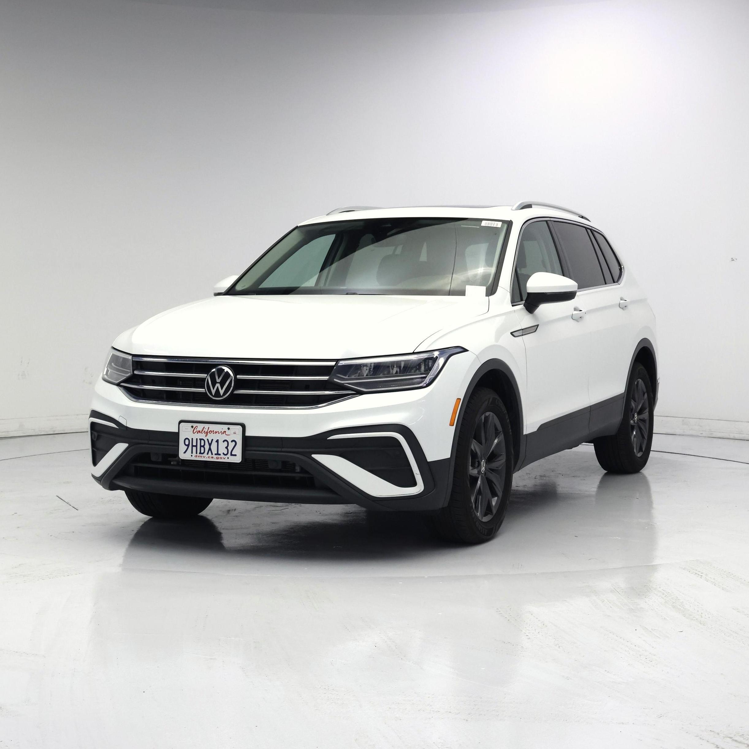 Thumbnail: 2023 Volkswagen Tiguan - 4