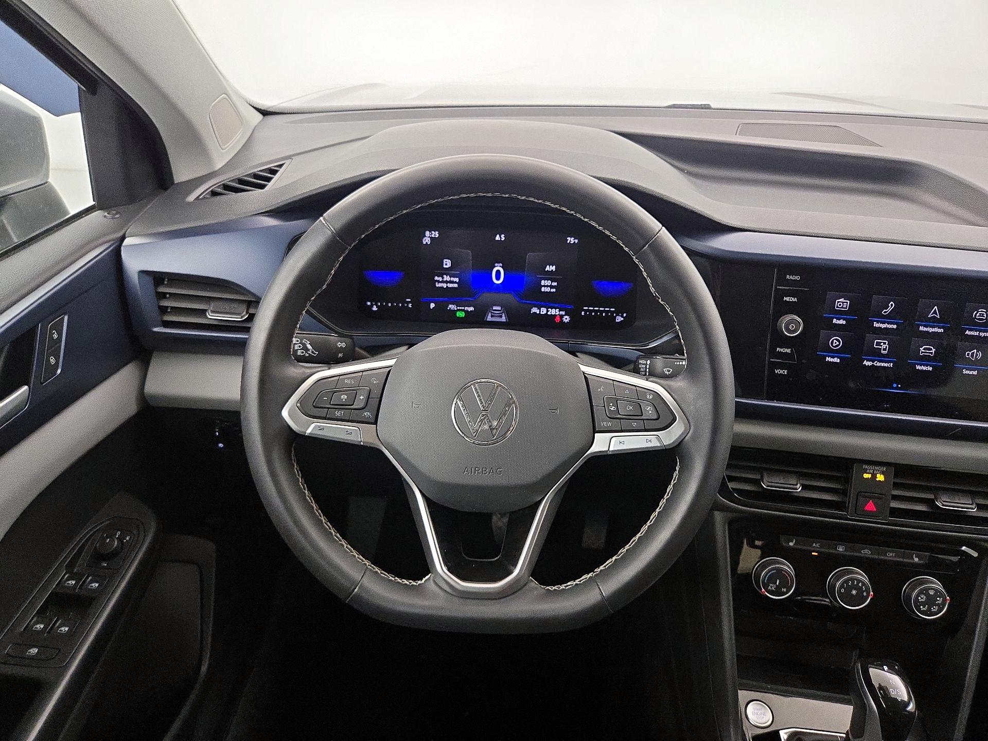 Thumbnail: 2023 Volkswagen Taos - 10