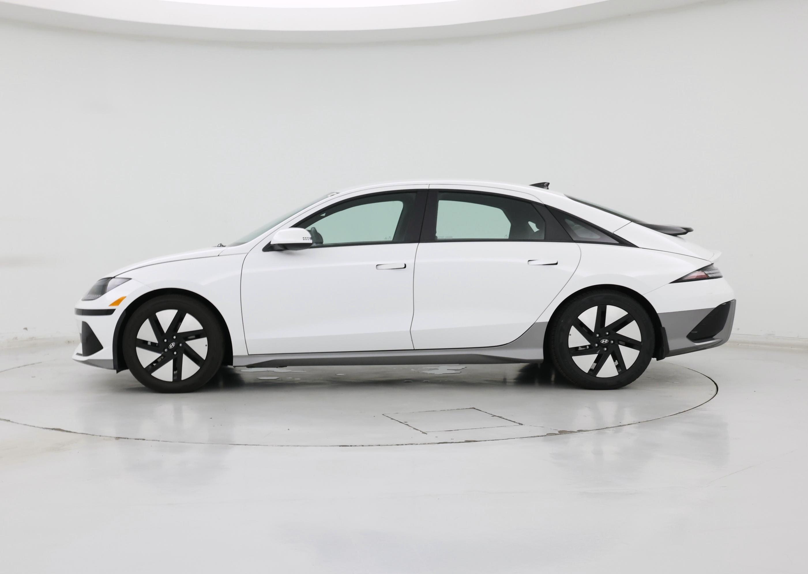 Thumbnail: 2024 Hyundai Ioniq 6 - 3