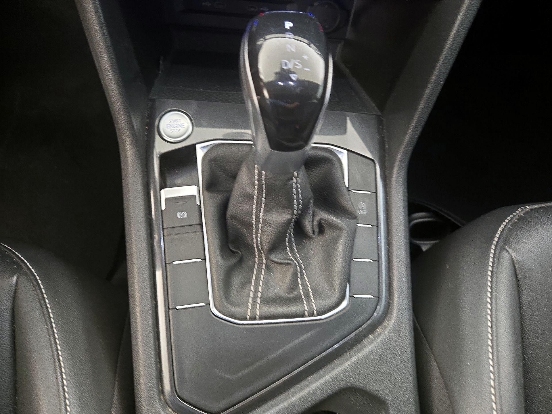 Thumbnail: 2022 Volkswagen Tiguan - 17