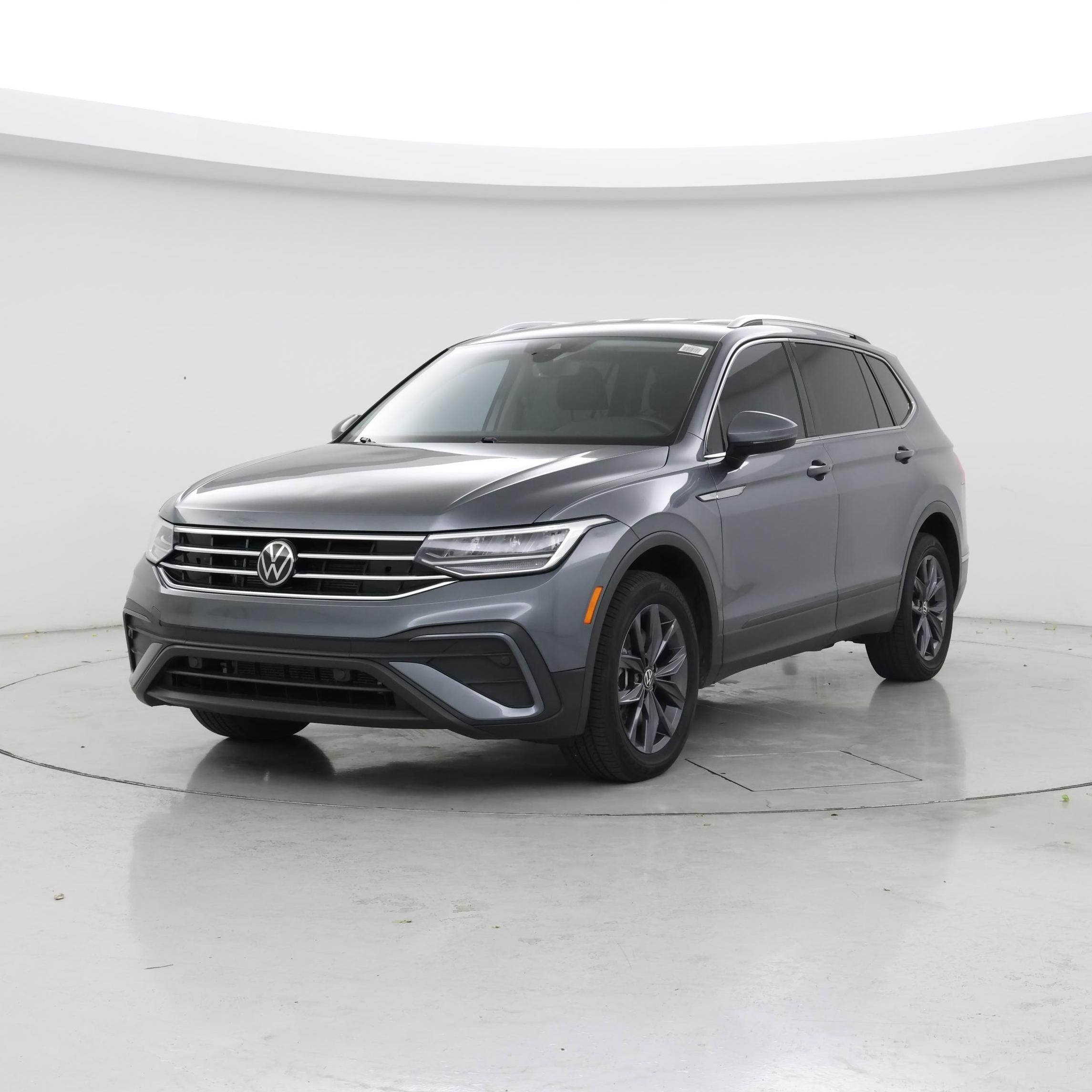 Thumbnail: 2022 Volkswagen Tiguan - 4