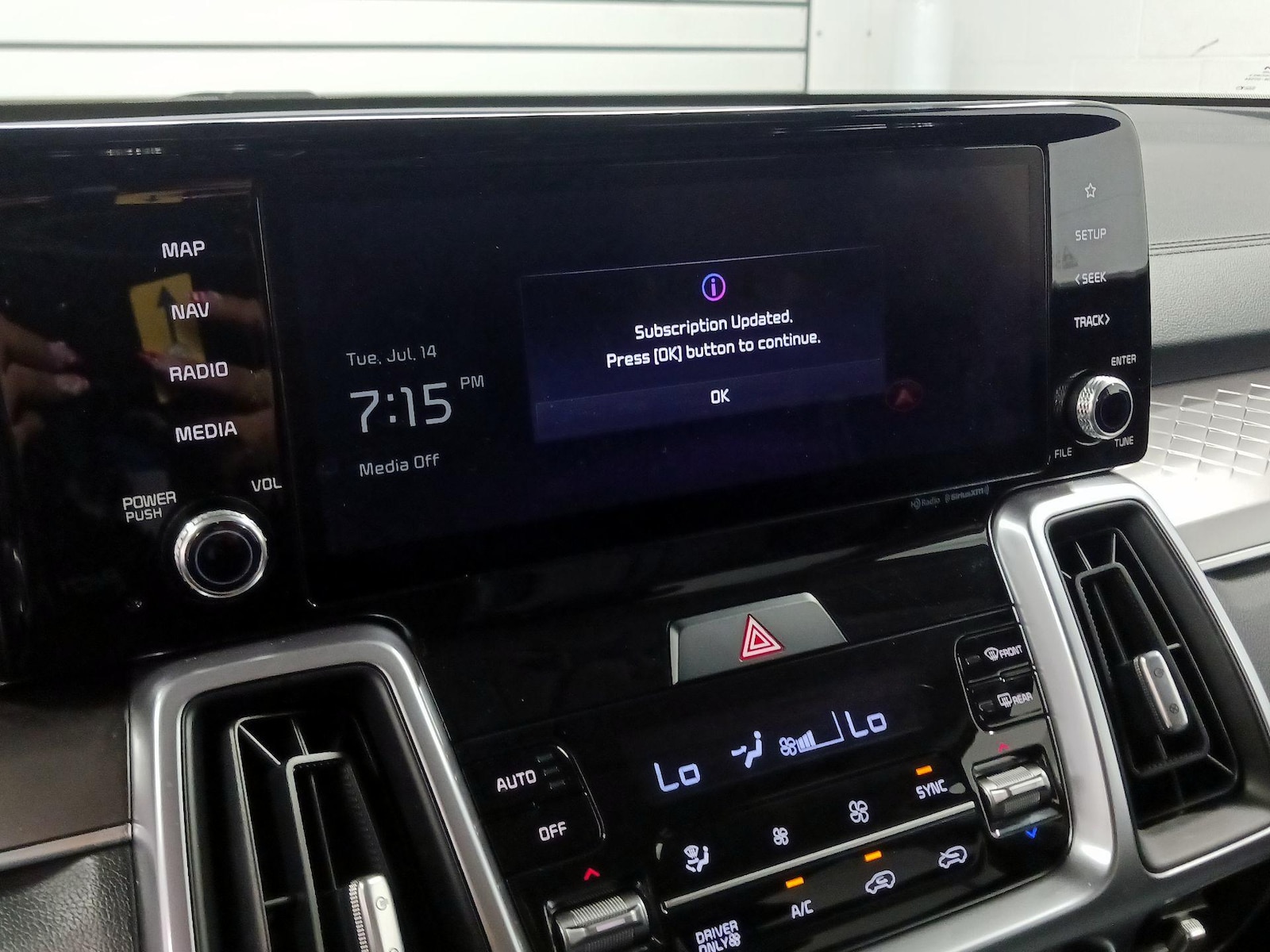 2024 Kia Sorento EX Hybrid - Photo 12