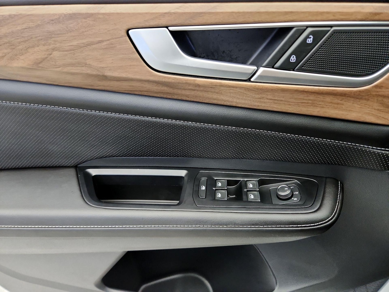 2026 Volkswagen Atlas SE - Photo 13