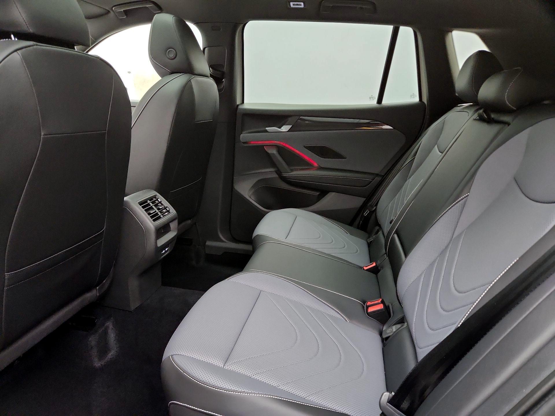 Thumbnail: 2025 Volkswagen Tiguan - 20