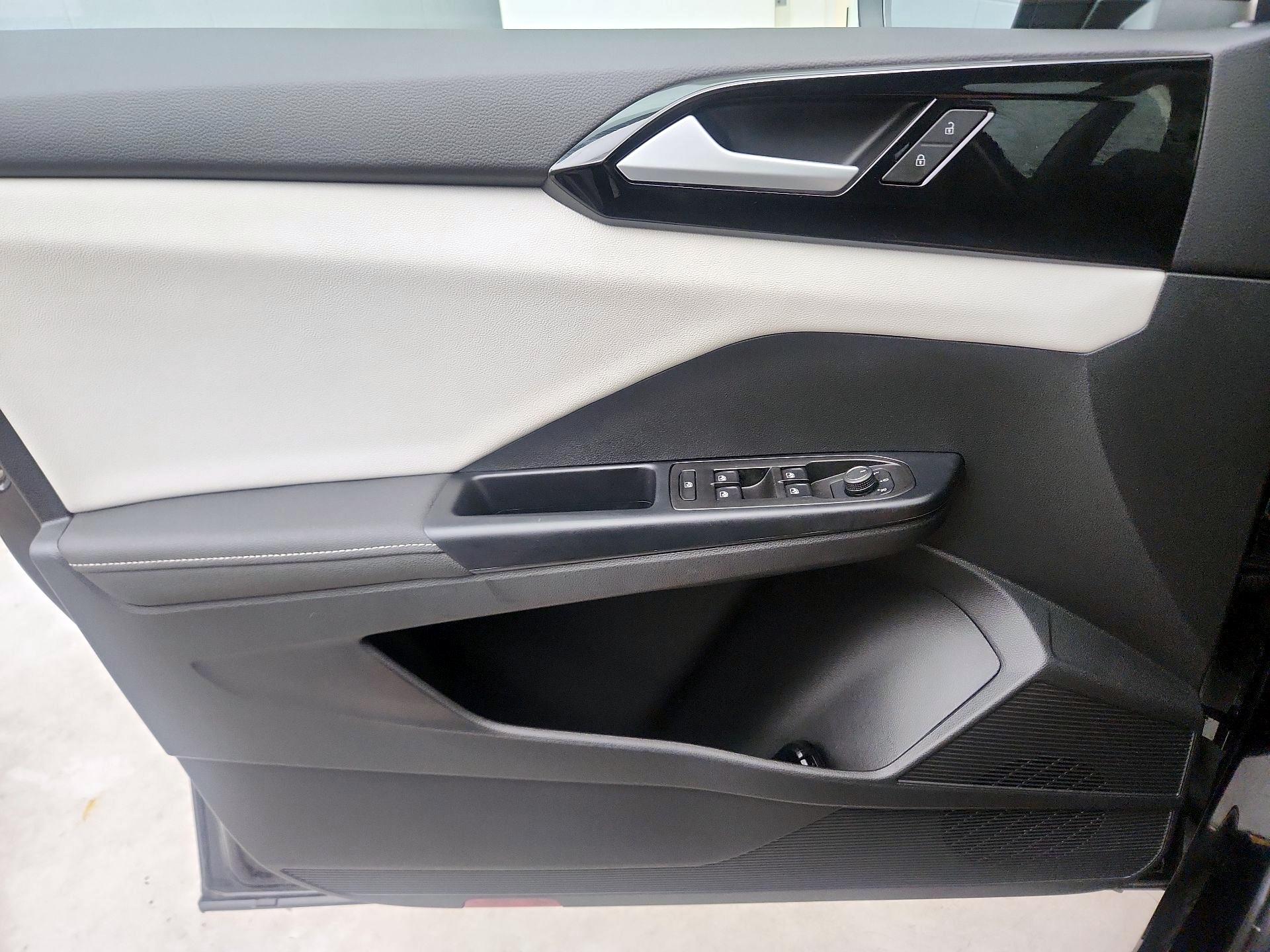 Thumbnail: 2025 Volkswagen Taos - 12