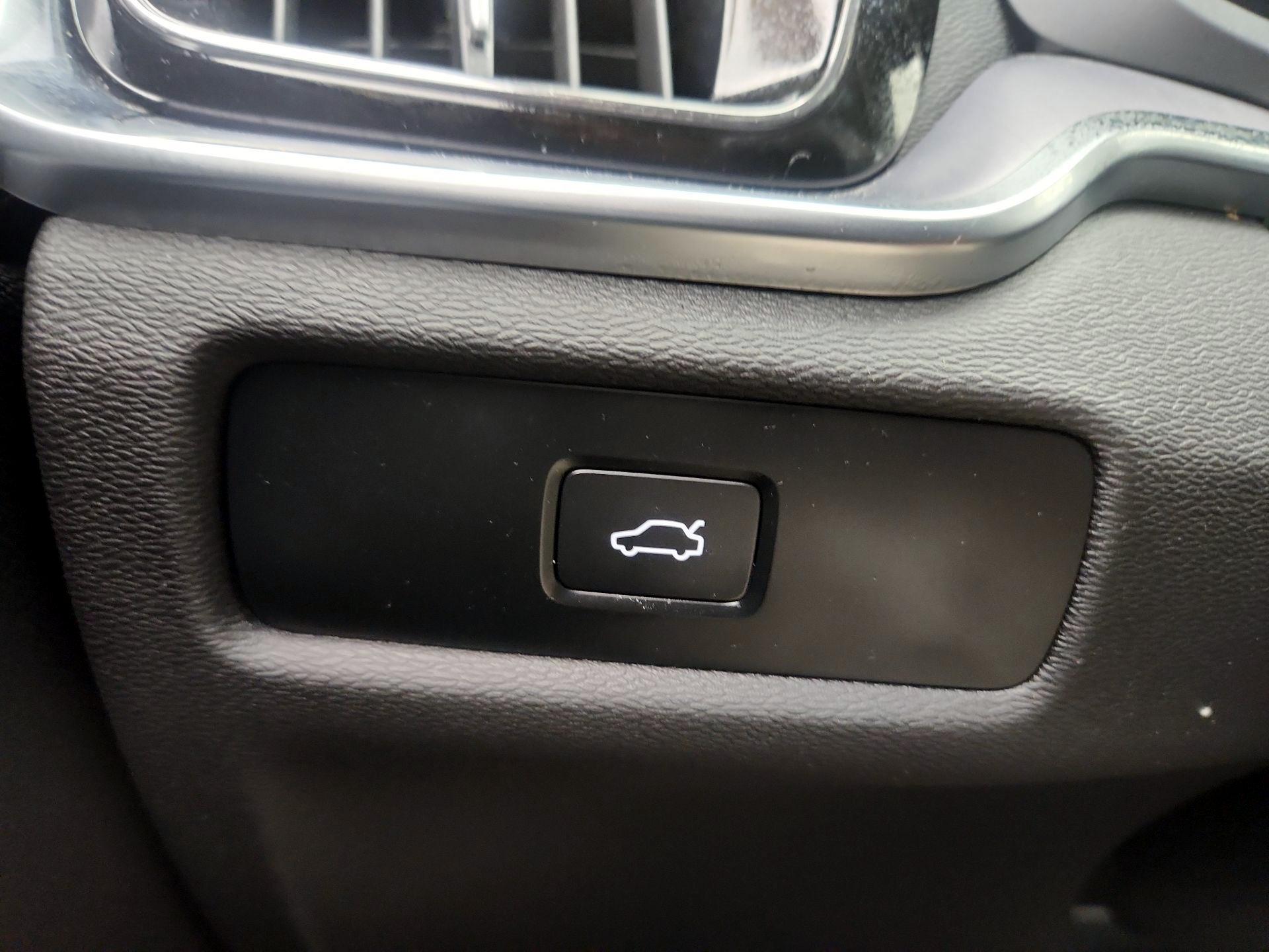 Thumbnail: 2024 Volvo S60 - 13