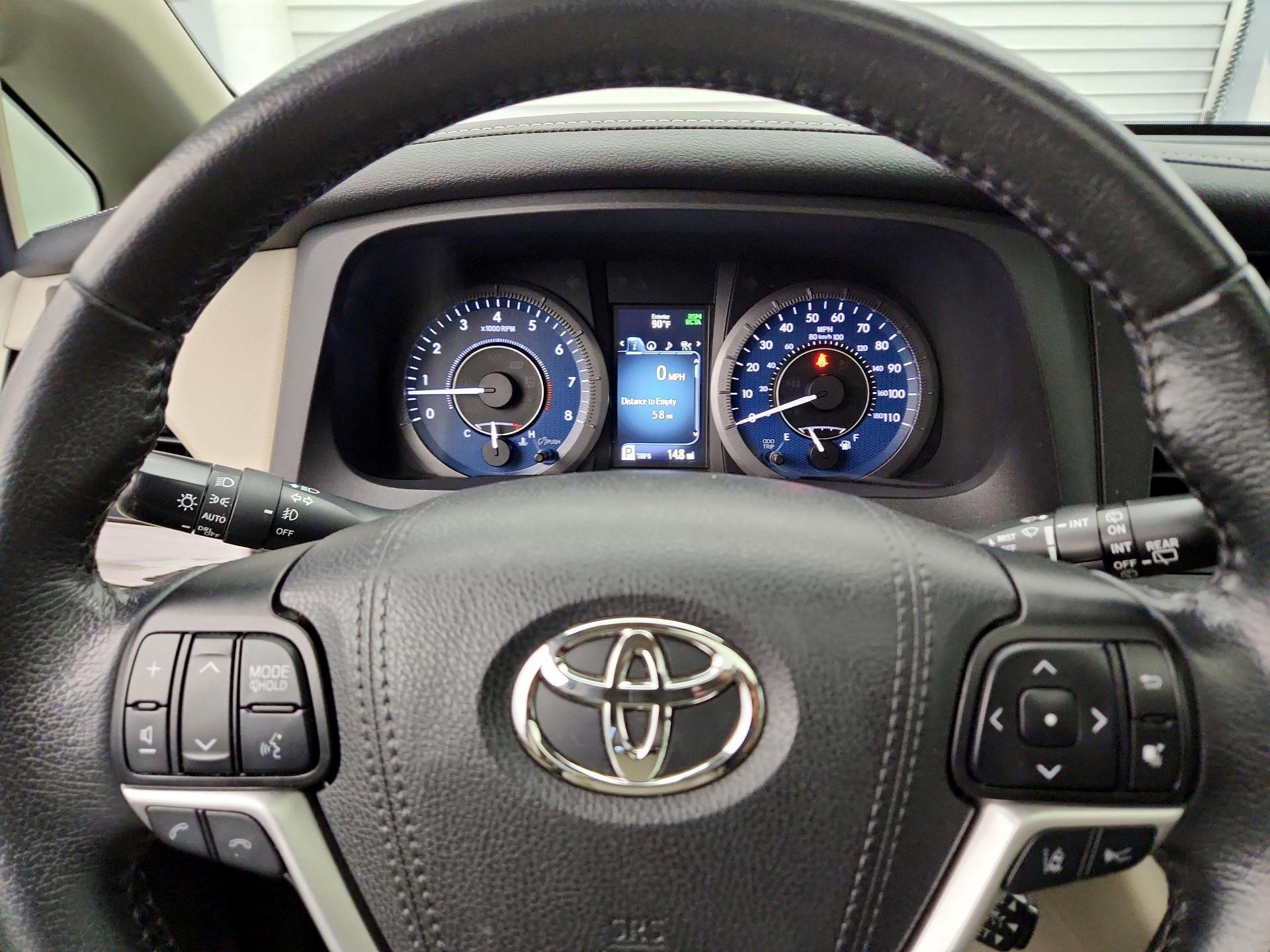 Thumbnail: 2020 Toyota Sienna - 10