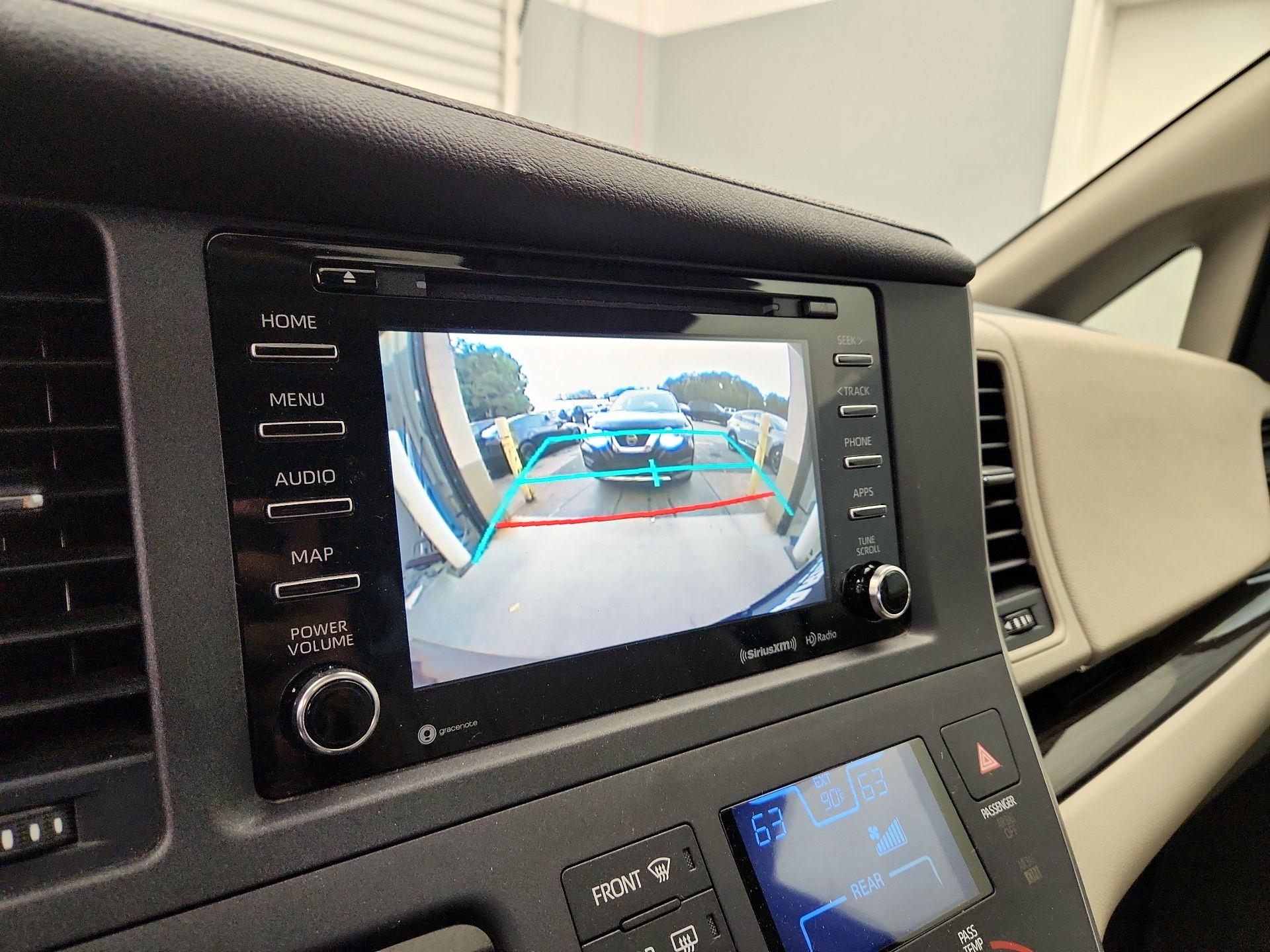 Thumbnail: 2020 Toyota Sienna - 15