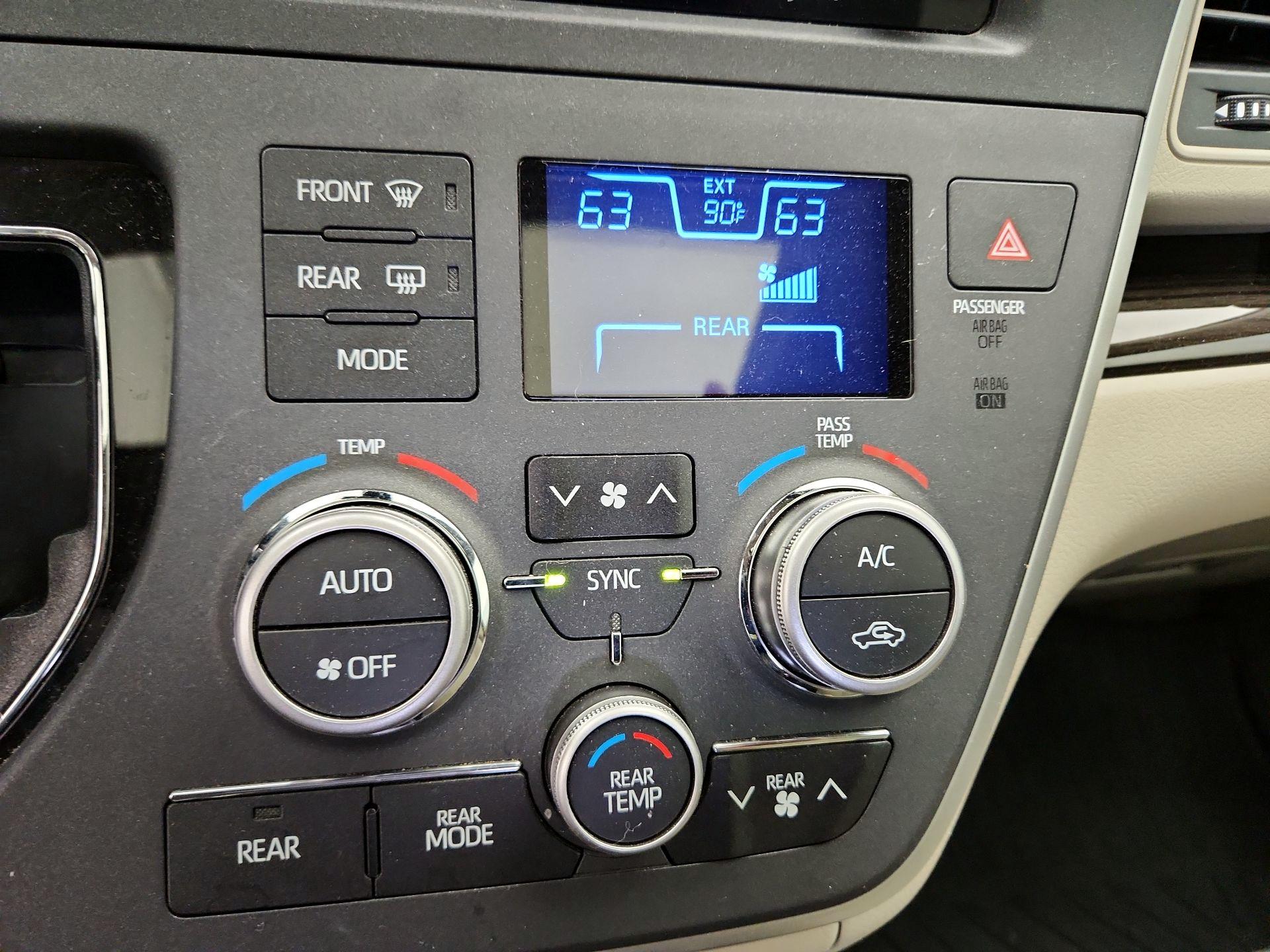 Thumbnail: 2020 Toyota Sienna - 17