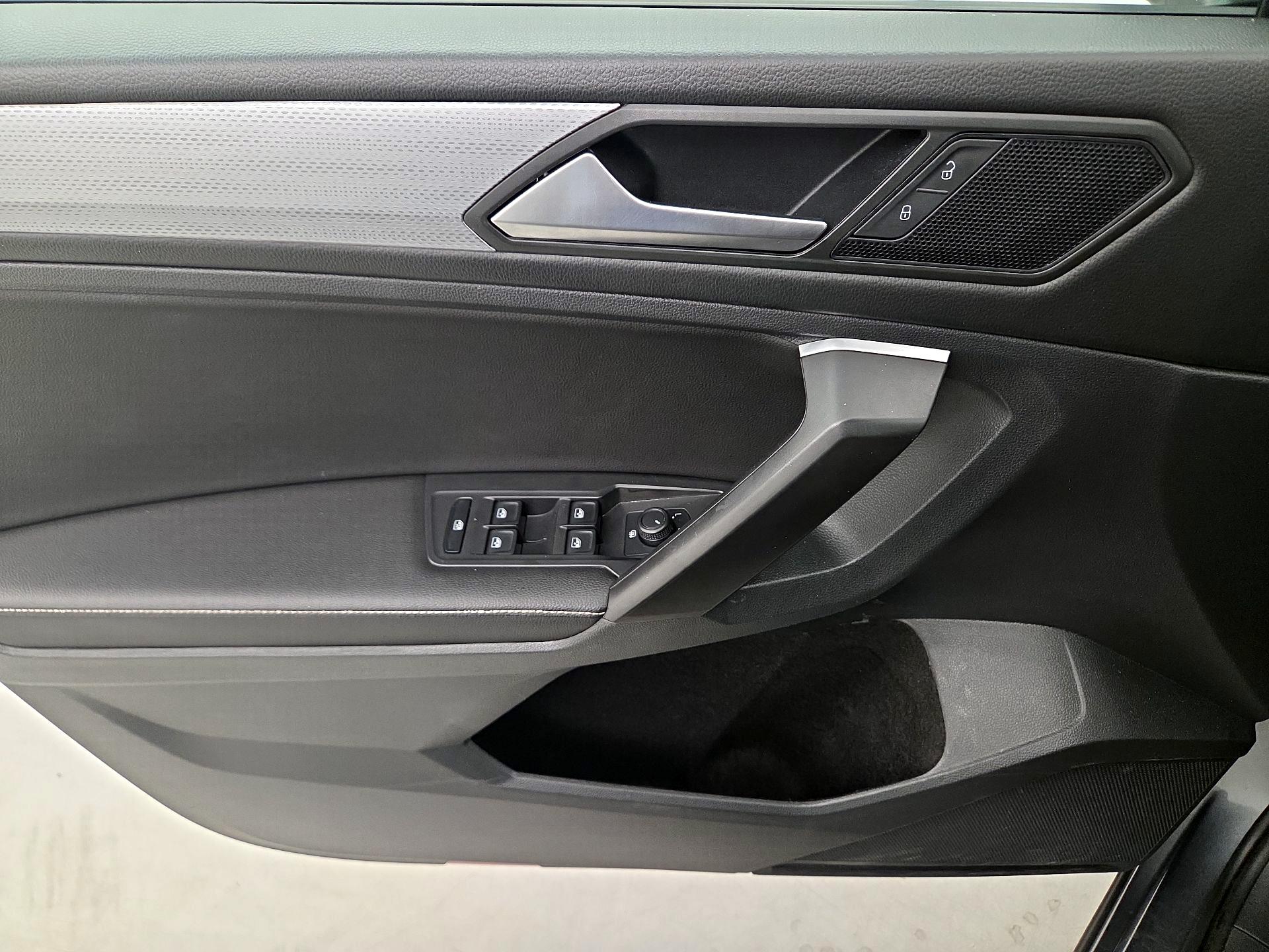 Thumbnail: 2023 Volkswagen Tiguan - 12
