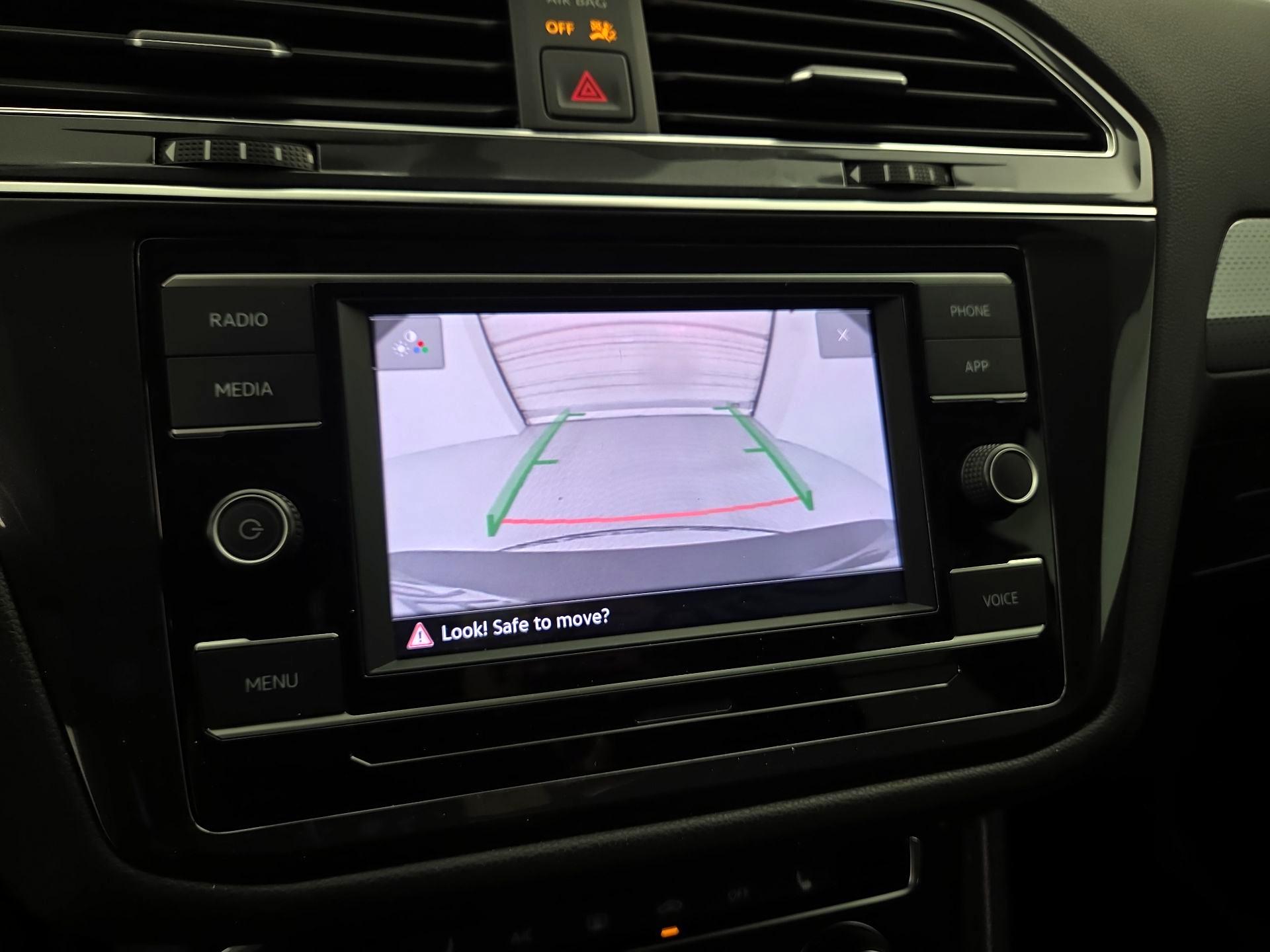 Thumbnail: 2023 Volkswagen Tiguan - 14