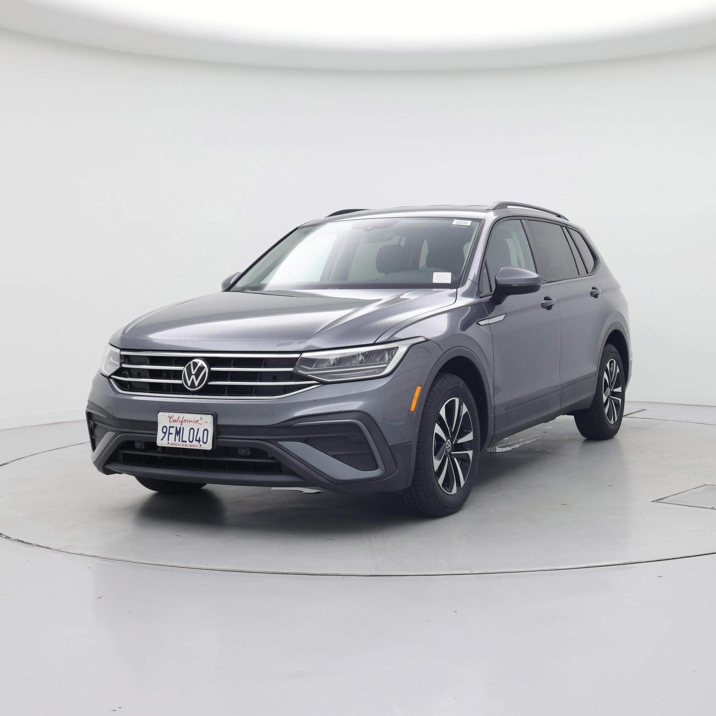 Thumbnail: 2023 Volkswagen Tiguan - 4