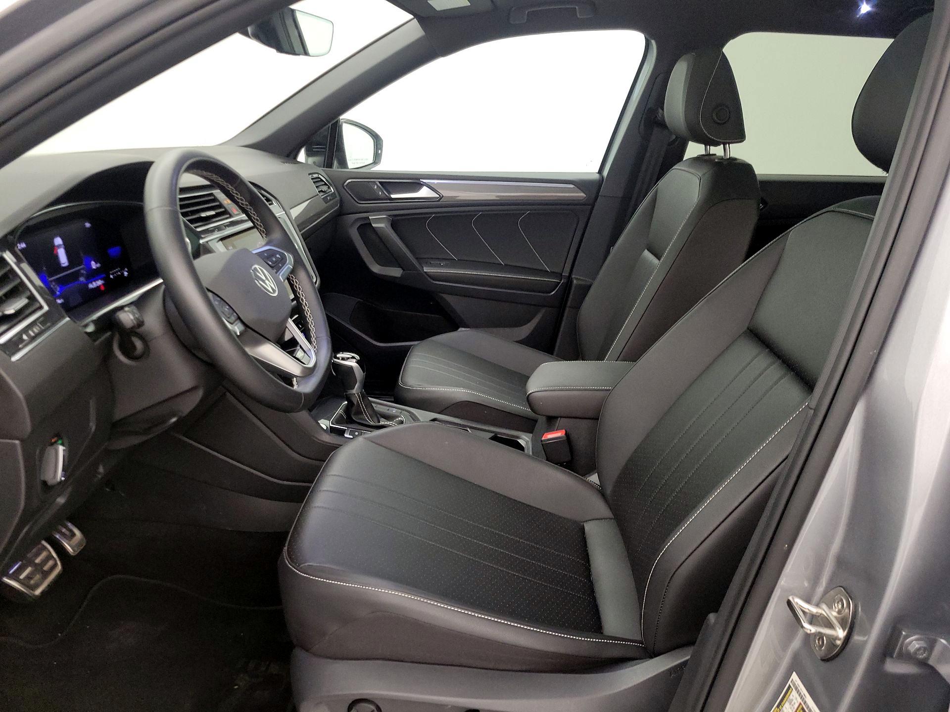 Thumbnail: 2023 Volkswagen Tiguan - 11