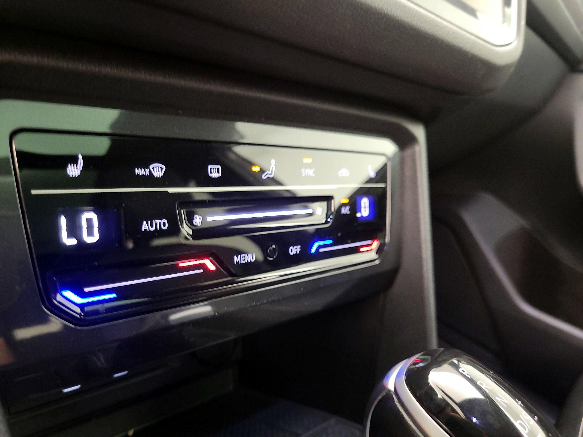 Thumbnail: 2023 Volkswagen Tiguan - 16