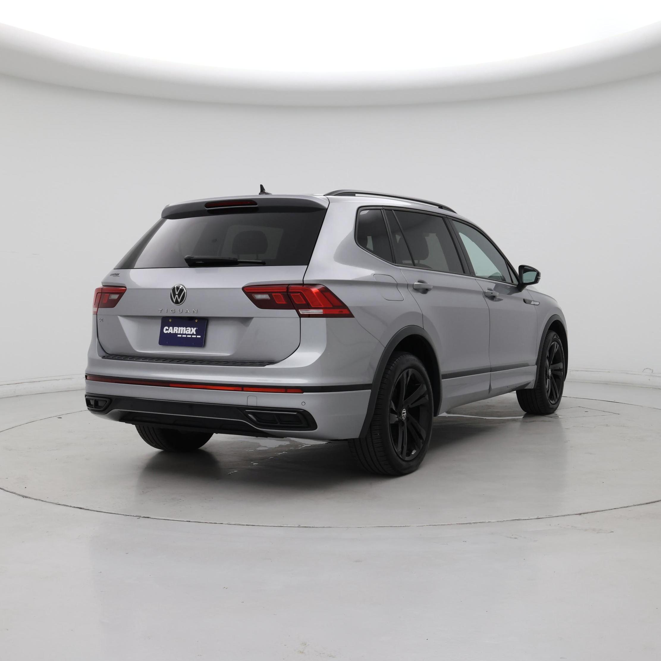 Thumbnail: 2023 Volkswagen Tiguan - 8