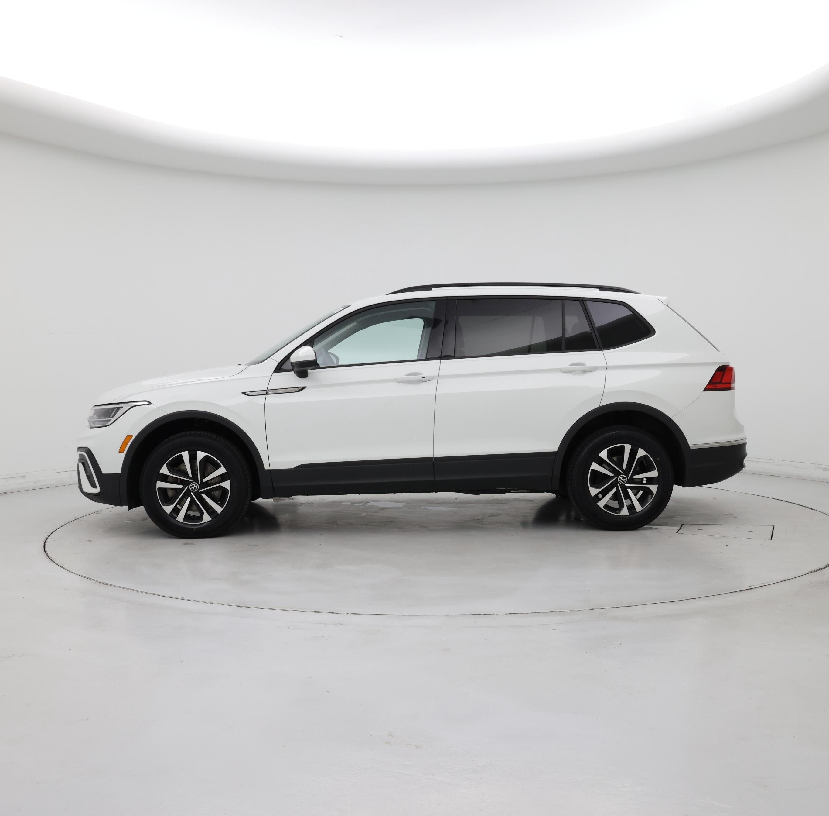Thumbnail: 2022 Volkswagen Tiguan - 3
