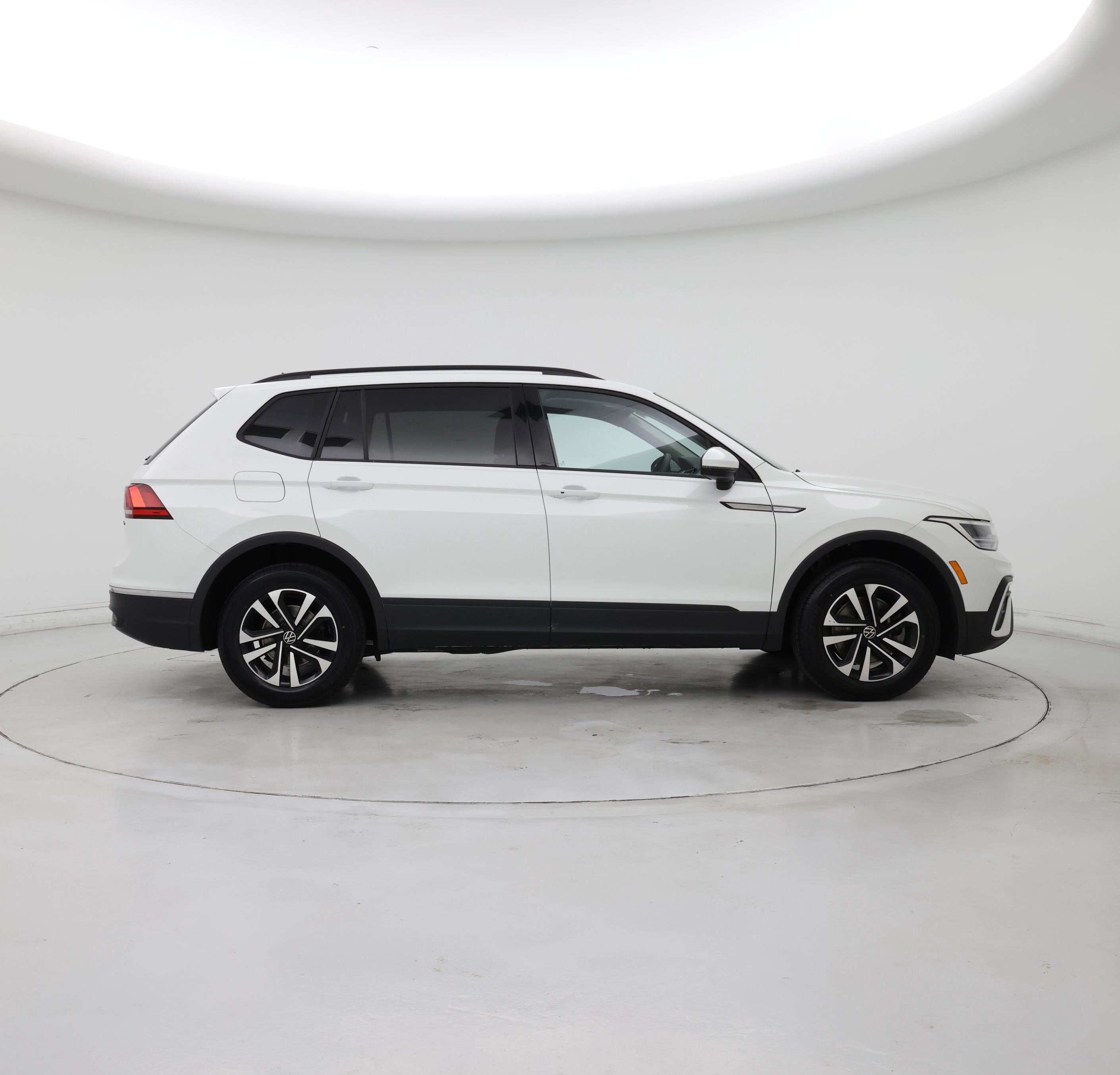 Thumbnail: 2022 Volkswagen Tiguan - 7