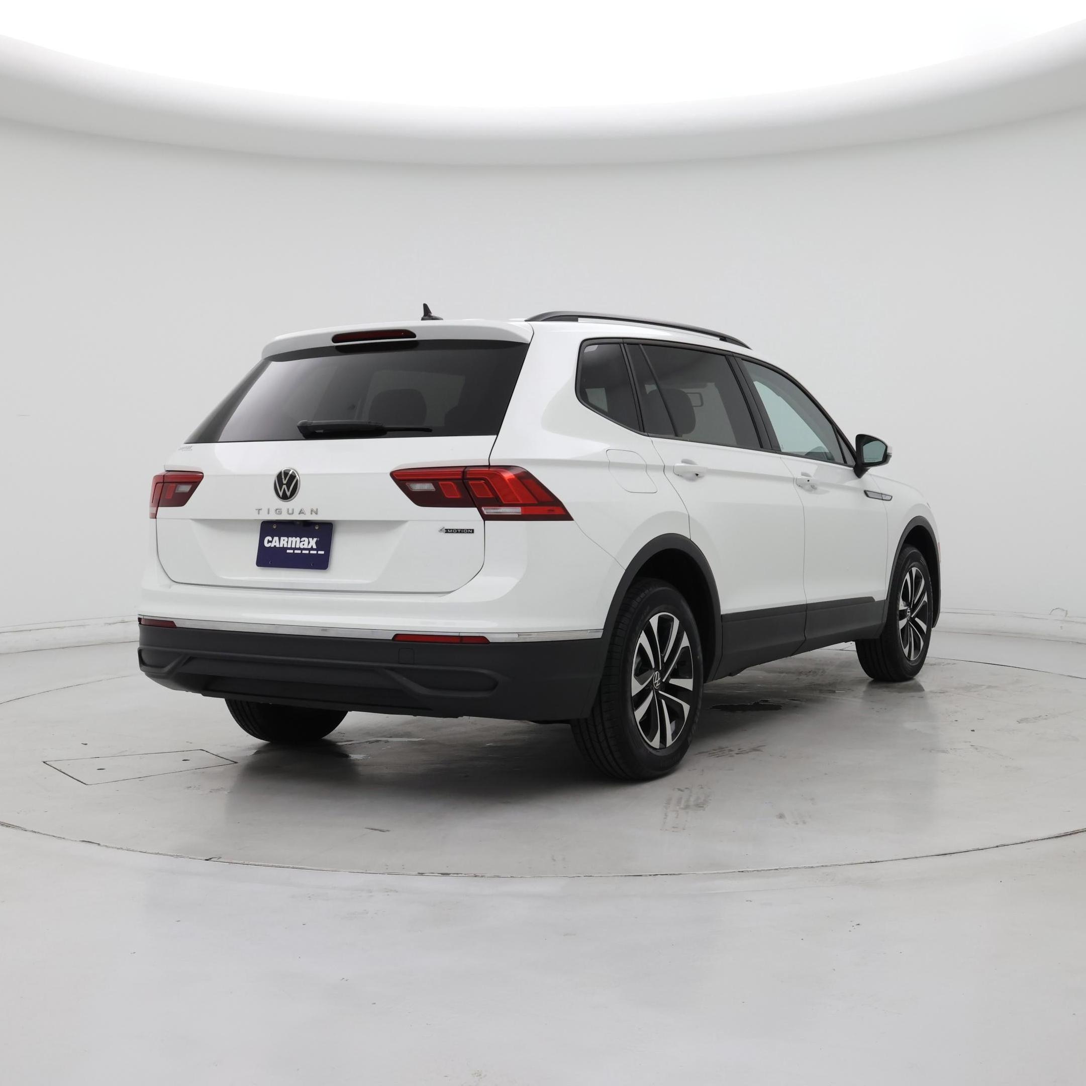 Thumbnail: 2022 Volkswagen Tiguan - 8