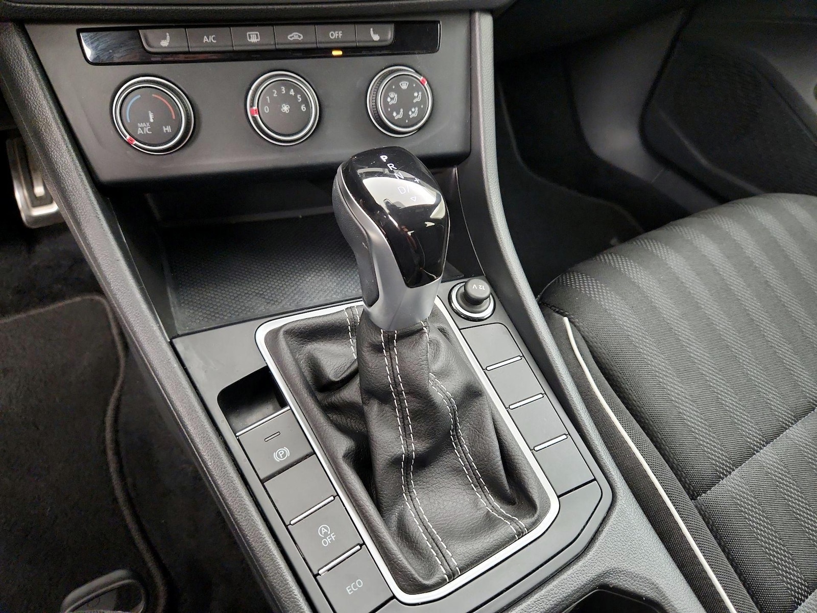 2024 Volkswagen Jetta Sport - Photo 18