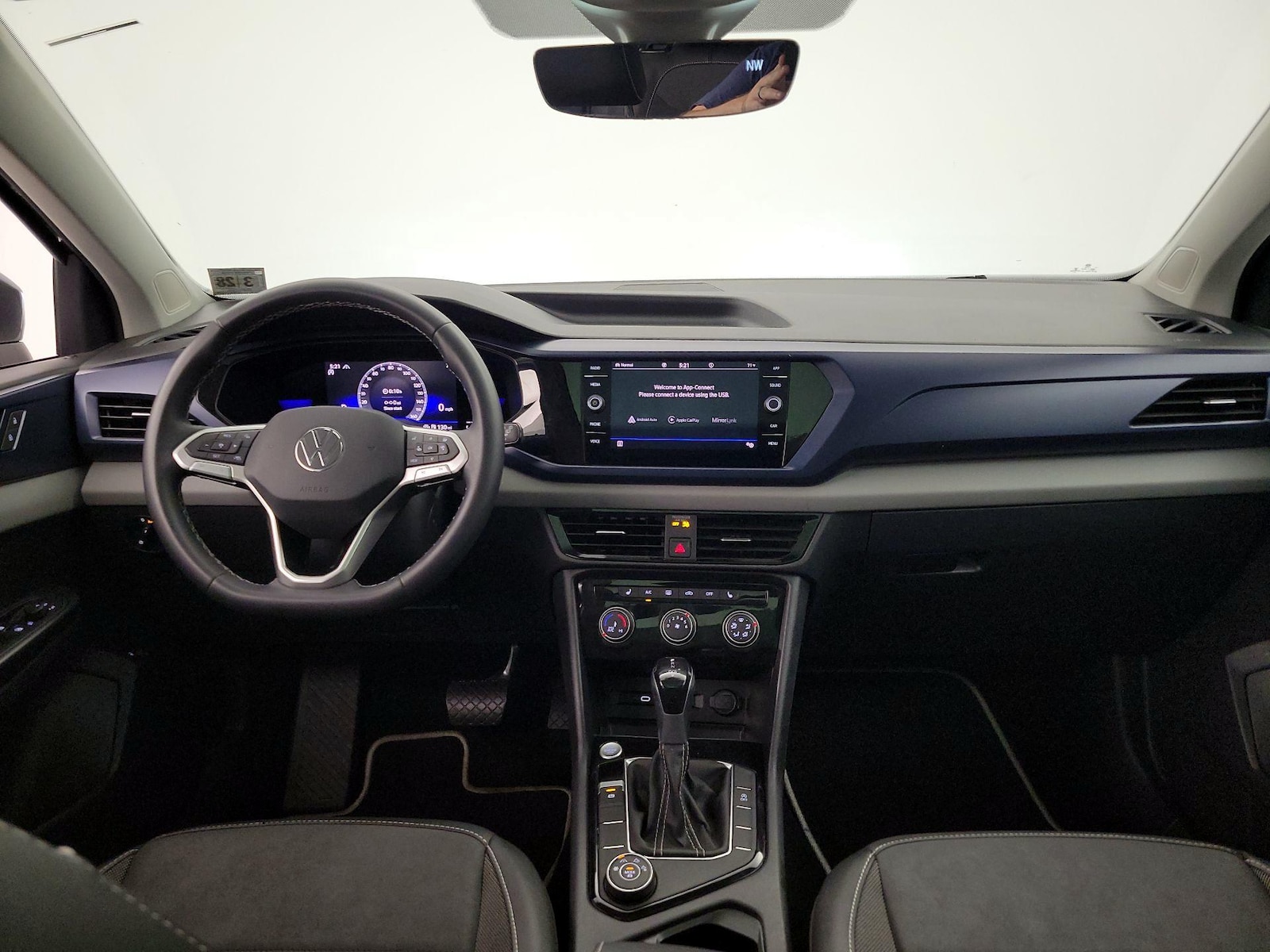 2023 Volkswagen Taos SE - Photo 10