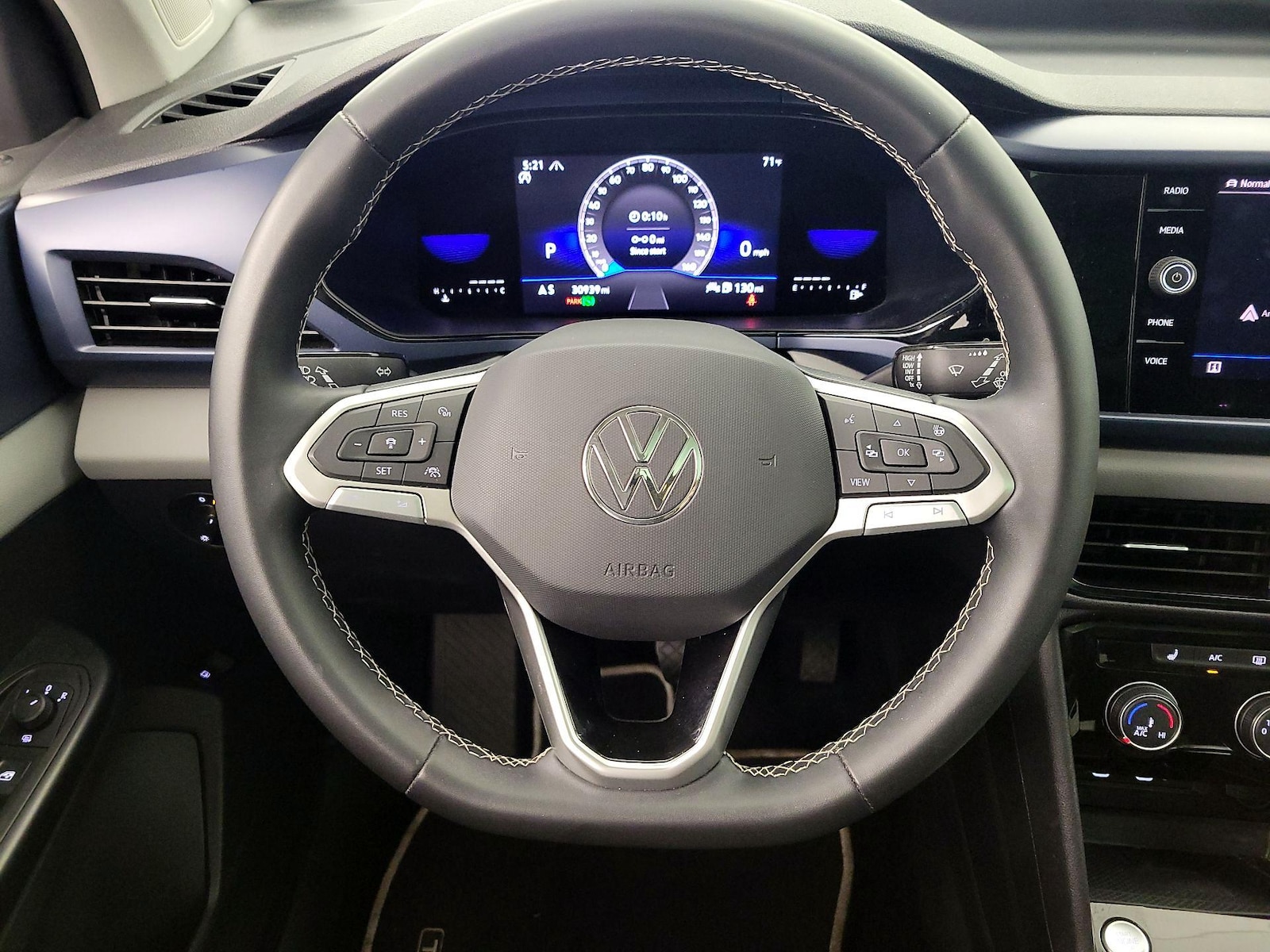 2023 Volkswagen Taos SE - Photo 11
