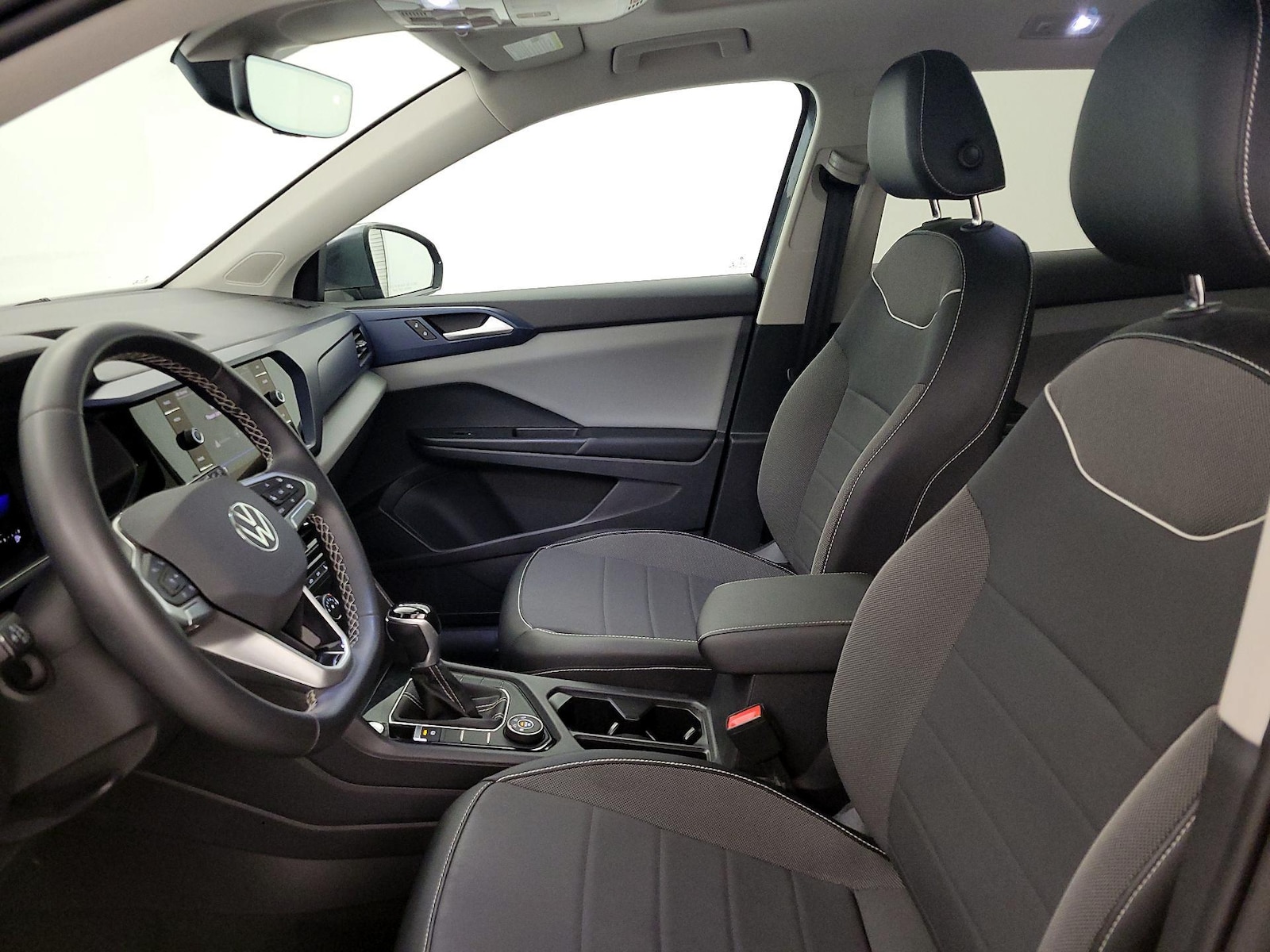 2023 Volkswagen Taos SE - Photo 12
