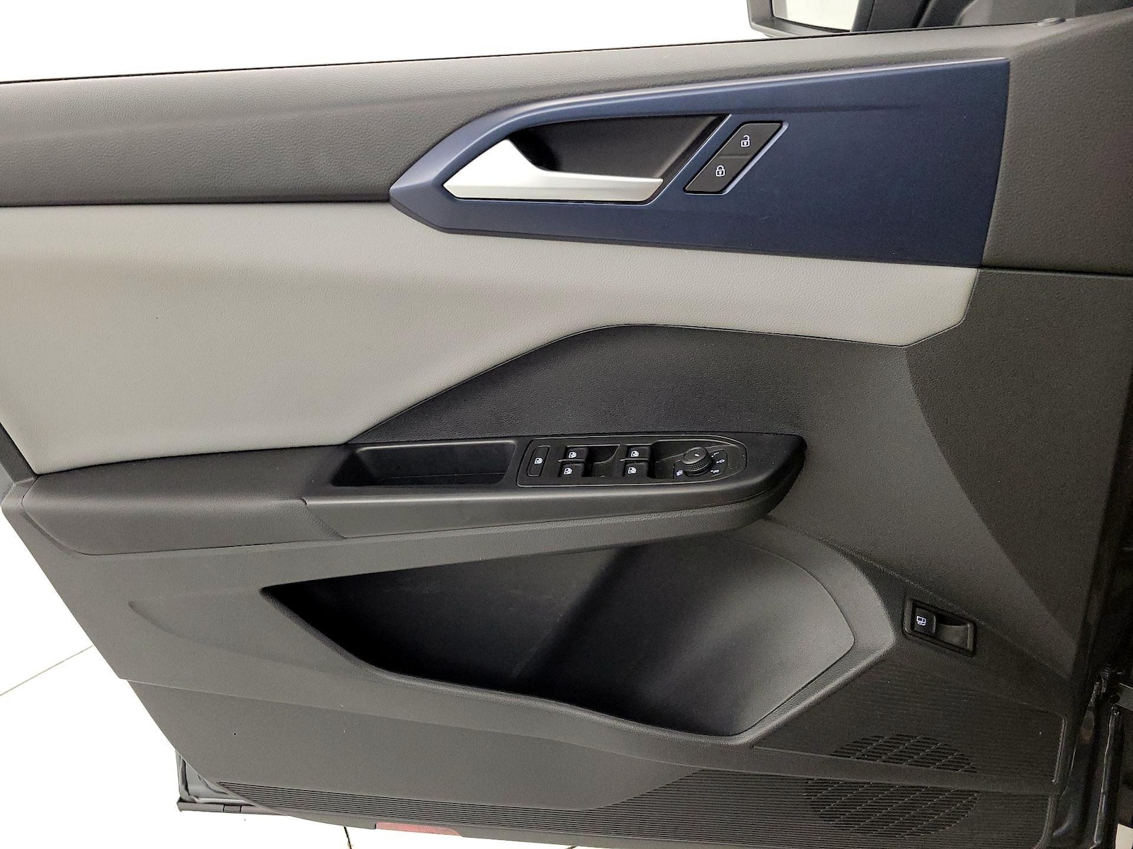 2023 Volkswagen Taos SE - Photo 13