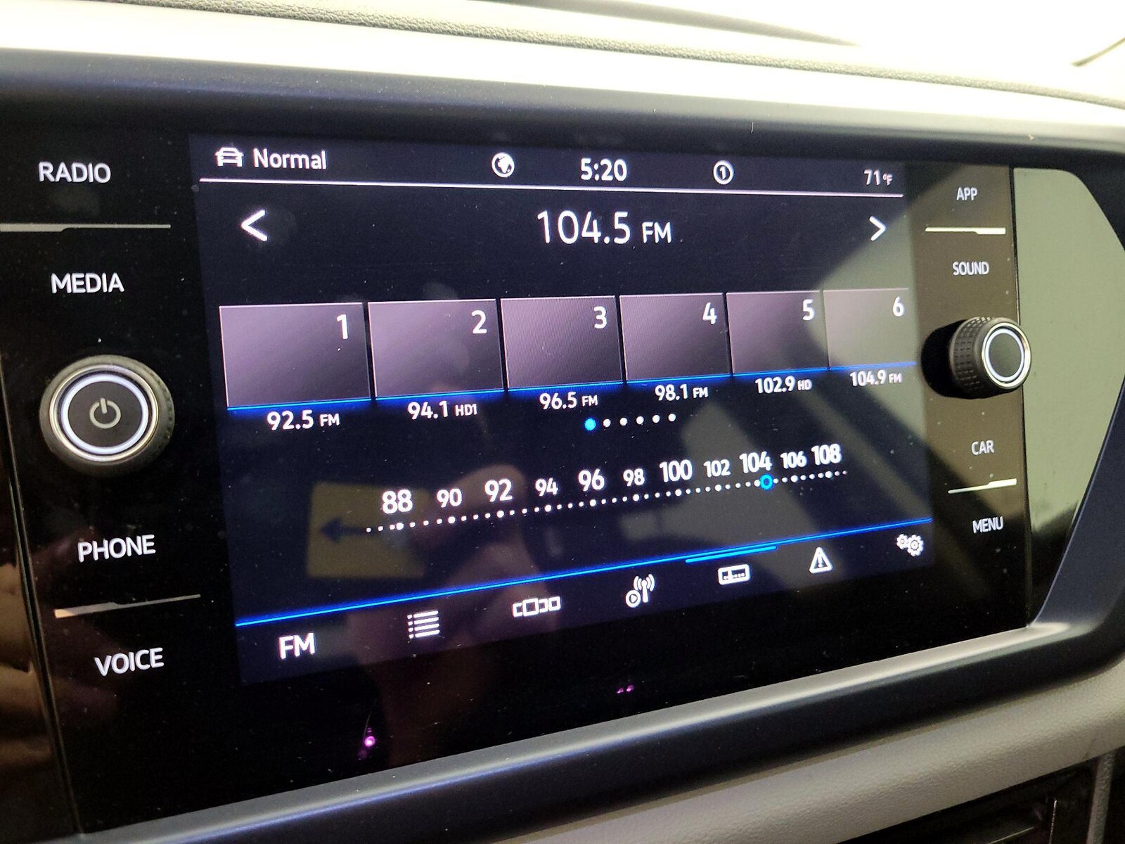 2023 Volkswagen Taos SE - Photo 17