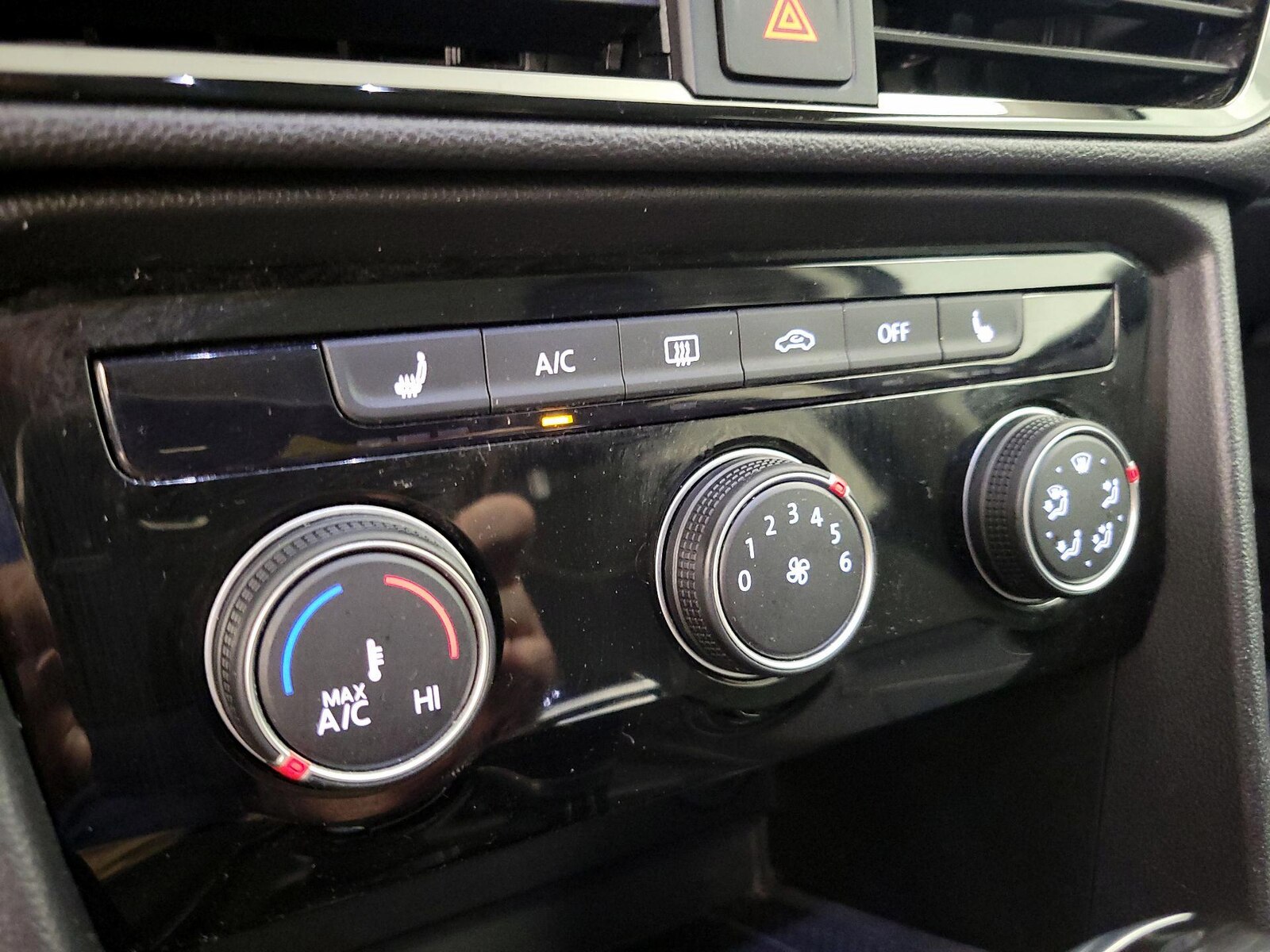 2023 Volkswagen Taos SE - Photo 18