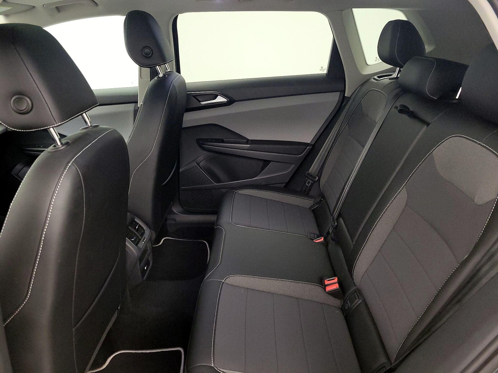 2023 Volkswagen Taos SE - Photo 22