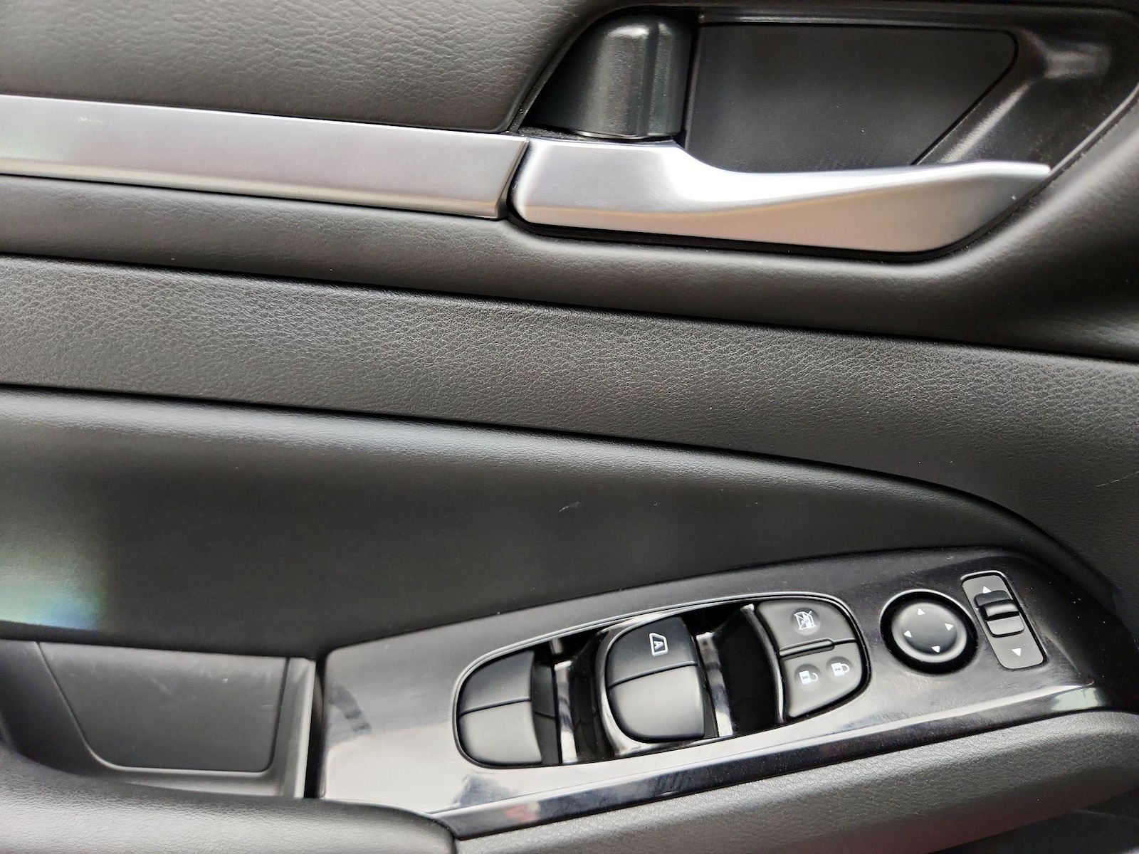 2024 Nissan Altima SR - Photo 13