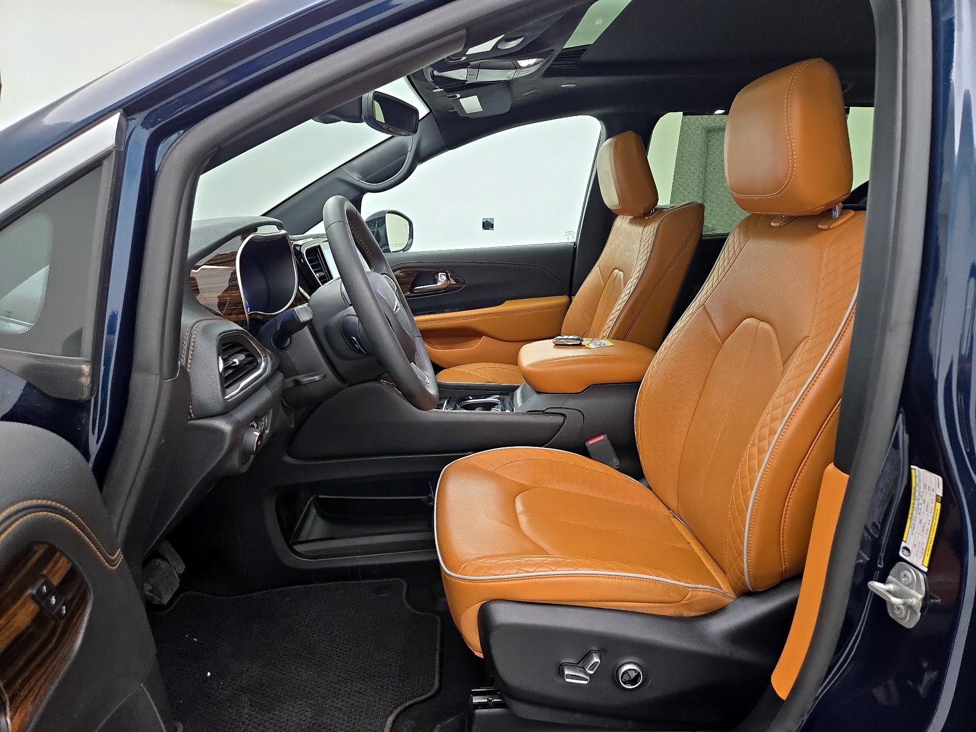 Thumbnail: 2023 Chrysler Pacifica - 11