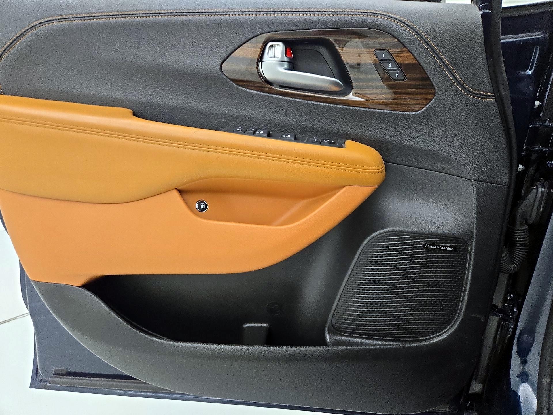 Thumbnail: 2023 Chrysler Pacifica - 12