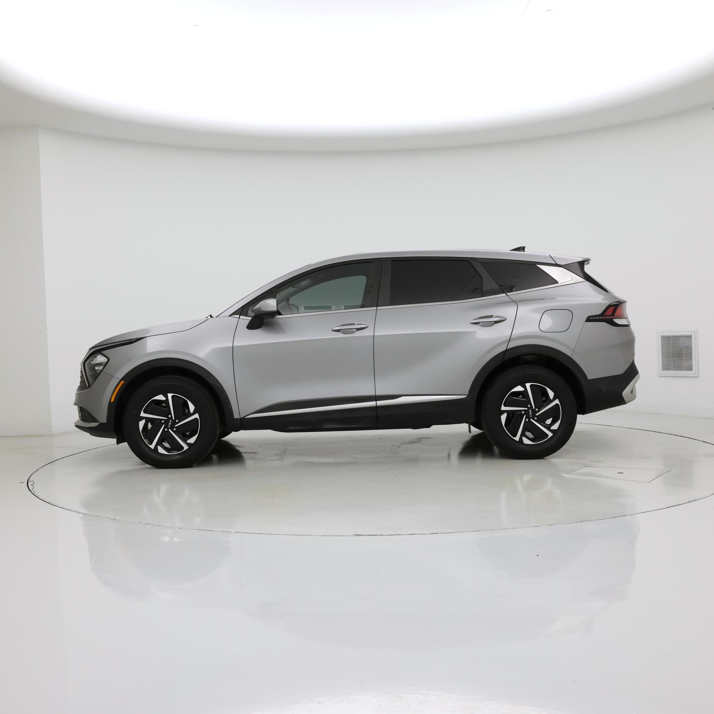 Thumbnail: 2023 Kia Sportage - 3