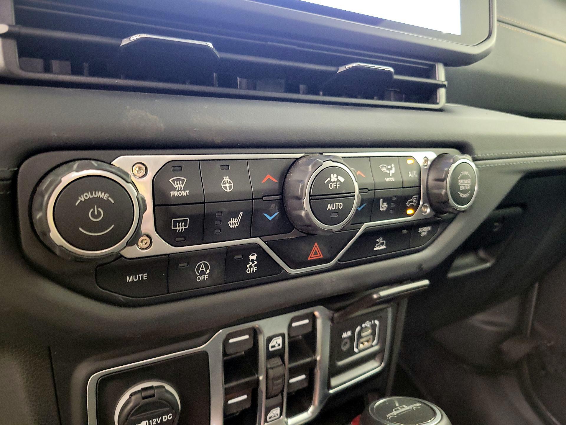 Thumbnail: 2025 Jeep Gladiator - 16
