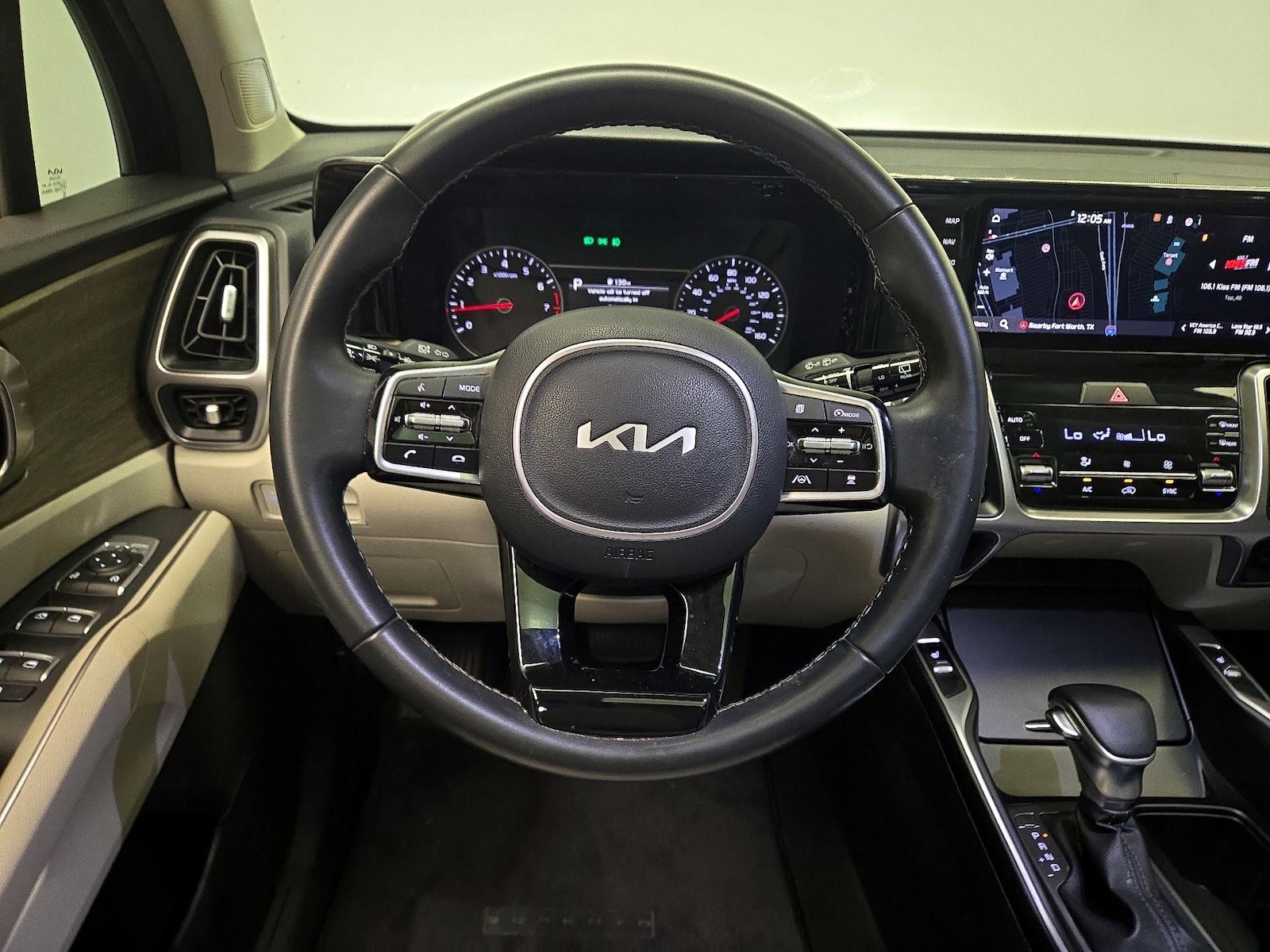 2023 Kia Sorento EX - Photo 11
