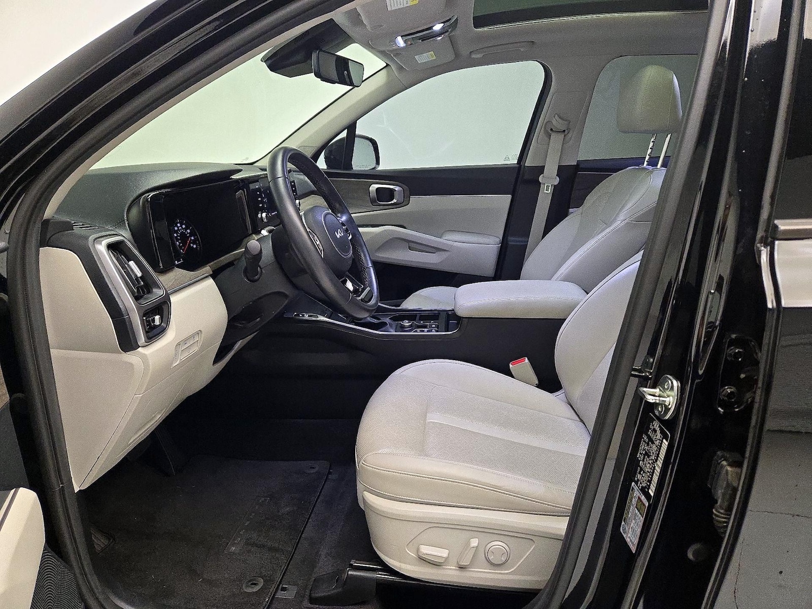 2023 Kia Sorento EX - Photo 12