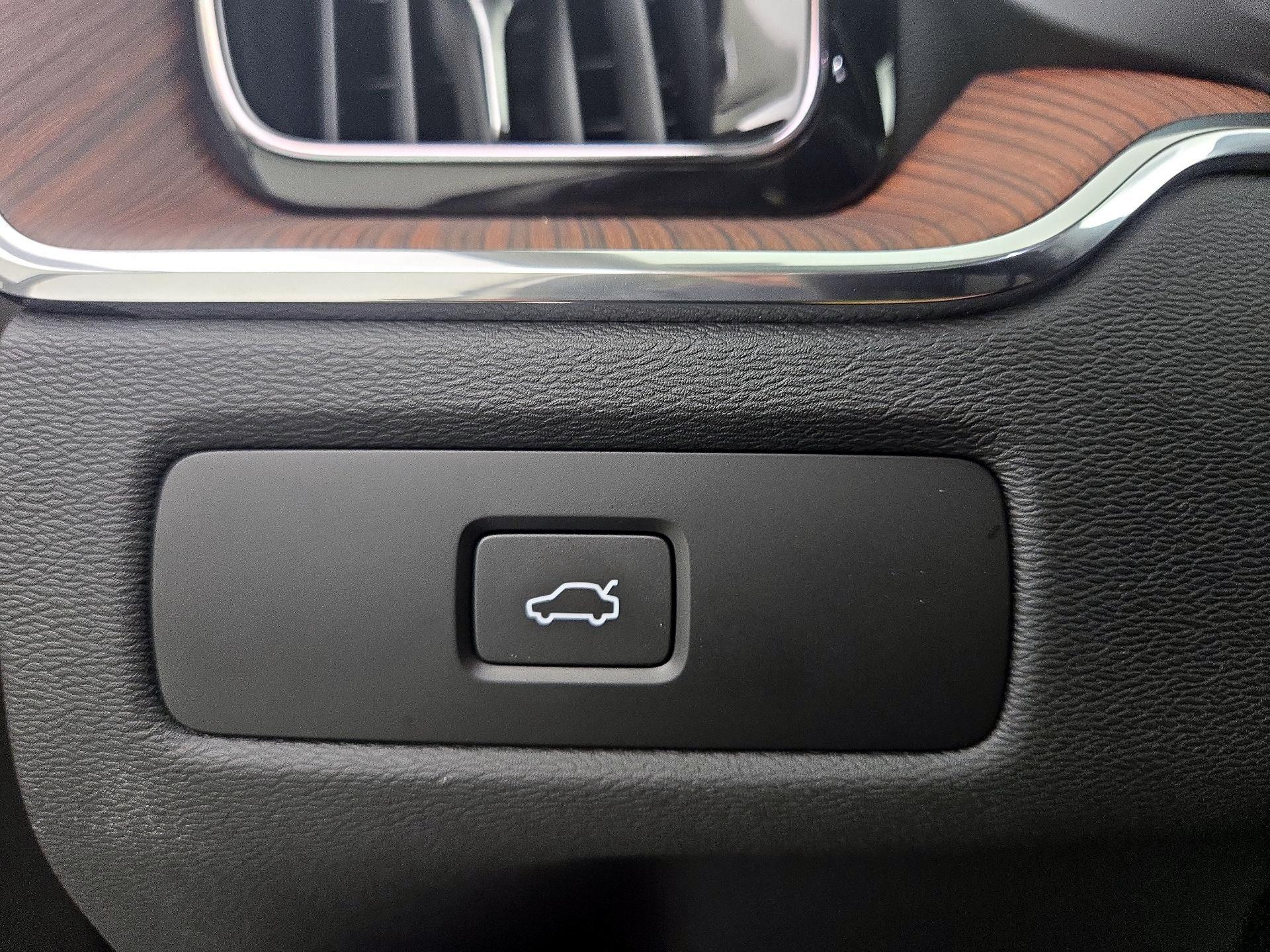 Thumbnail: 2023 Volvo XC60 - 13