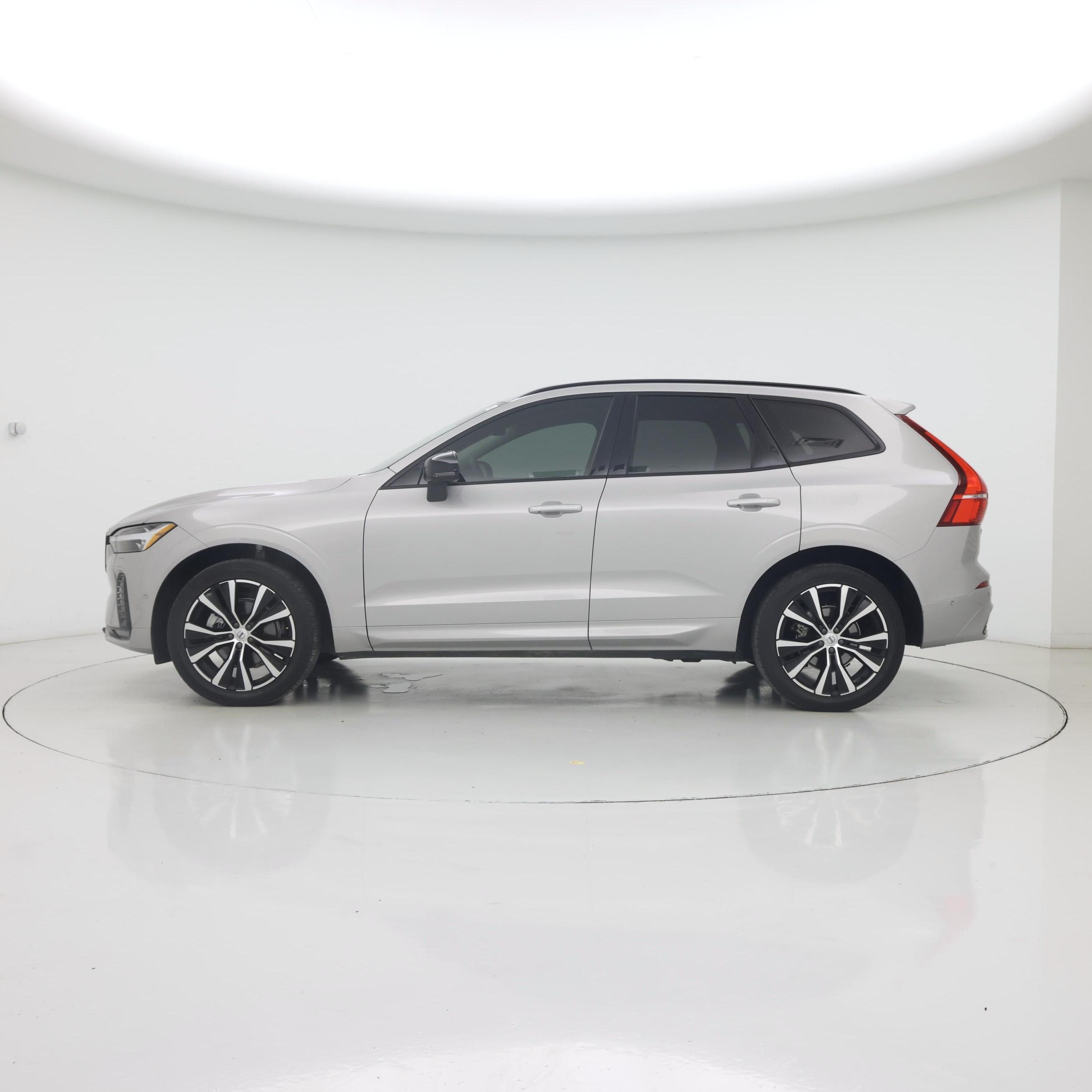 Thumbnail: 2023 Volvo XC60 - 3