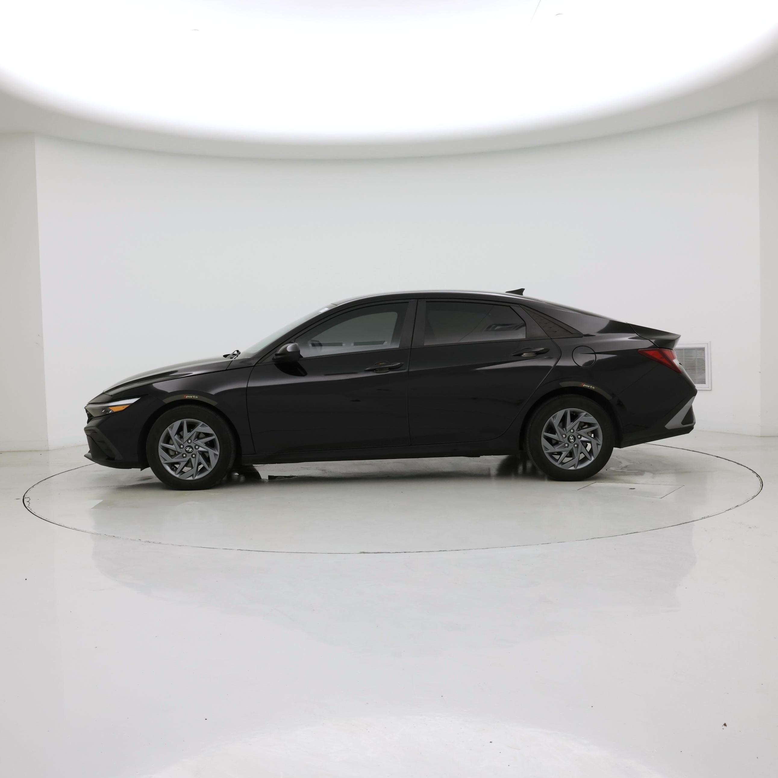 Thumbnail: 2024 Hyundai Elantra - 3