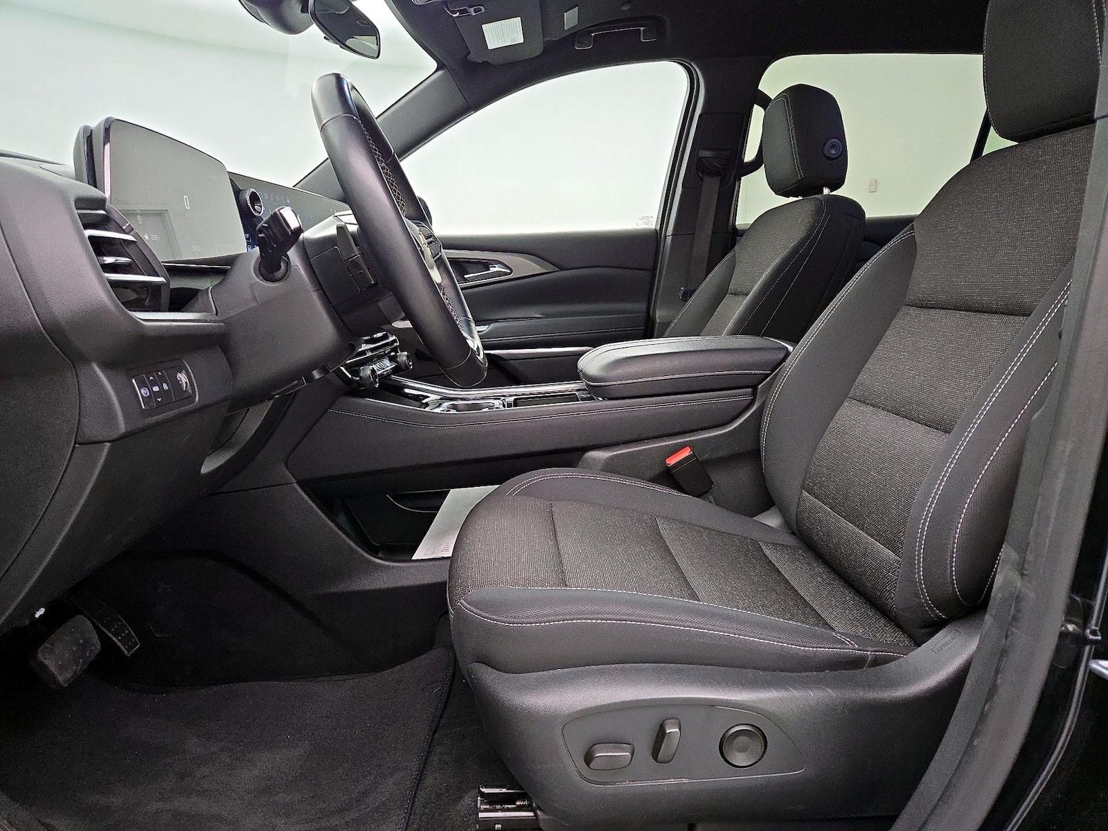 2025 Chevrolet Traverse LT - Photo 12
