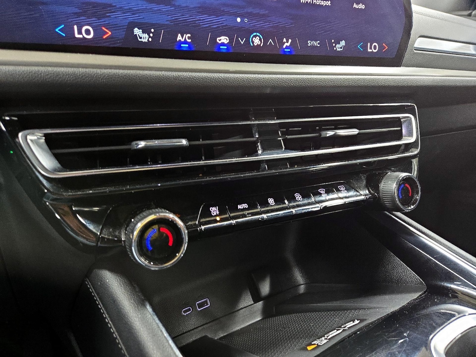 2025 Chevrolet Traverse LT - Photo 17