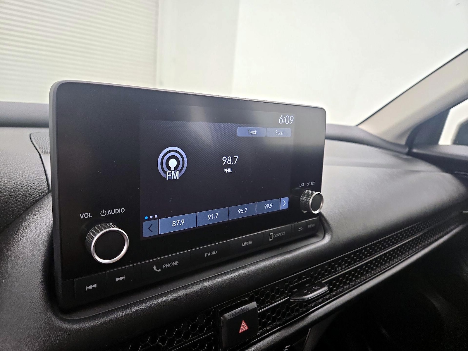 2025 Honda HR-V LX - Photo 16